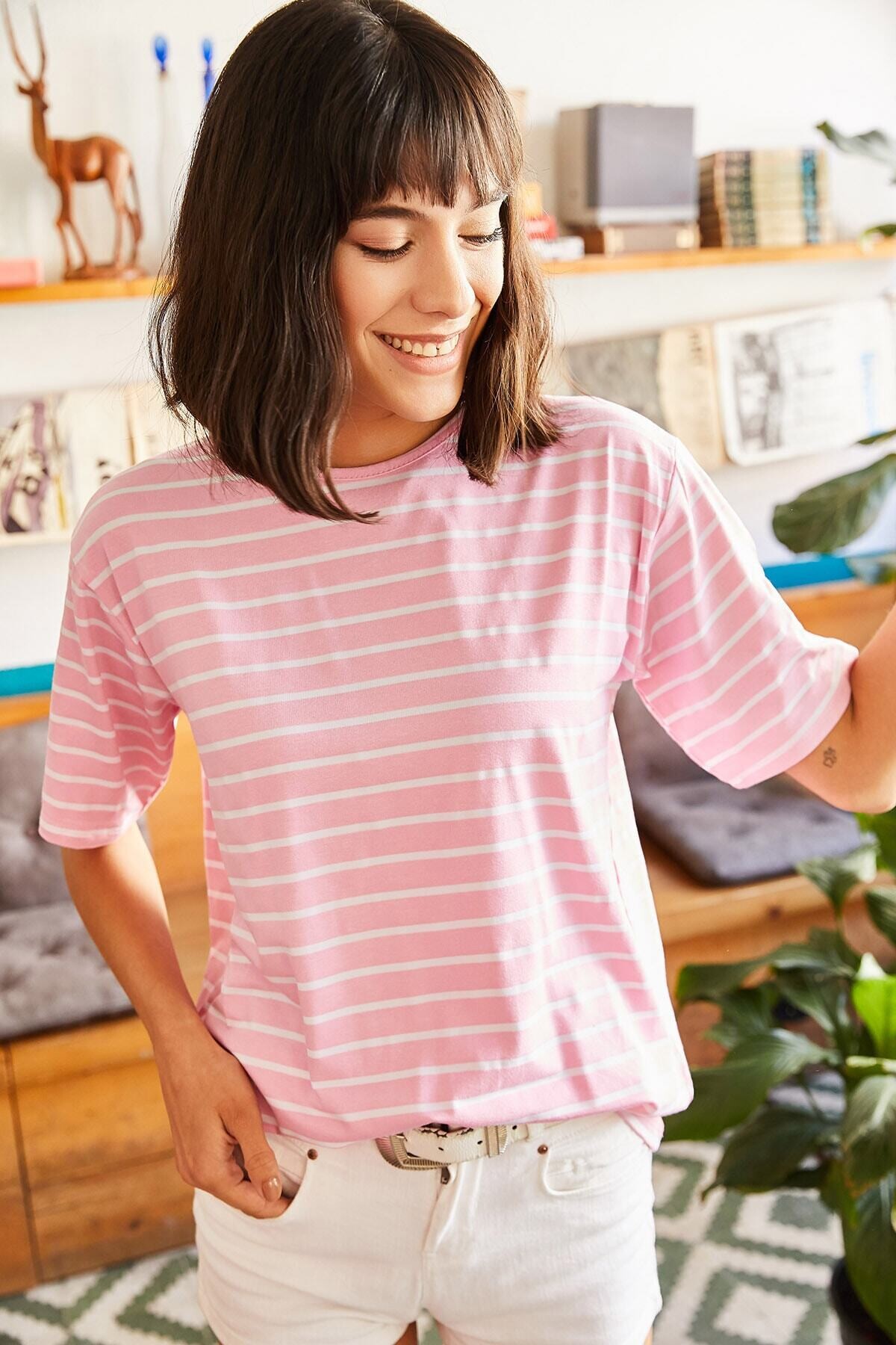 Kadın Pembe Çizgili Rahat Oversize T-shirt HZL22S-GM122521
