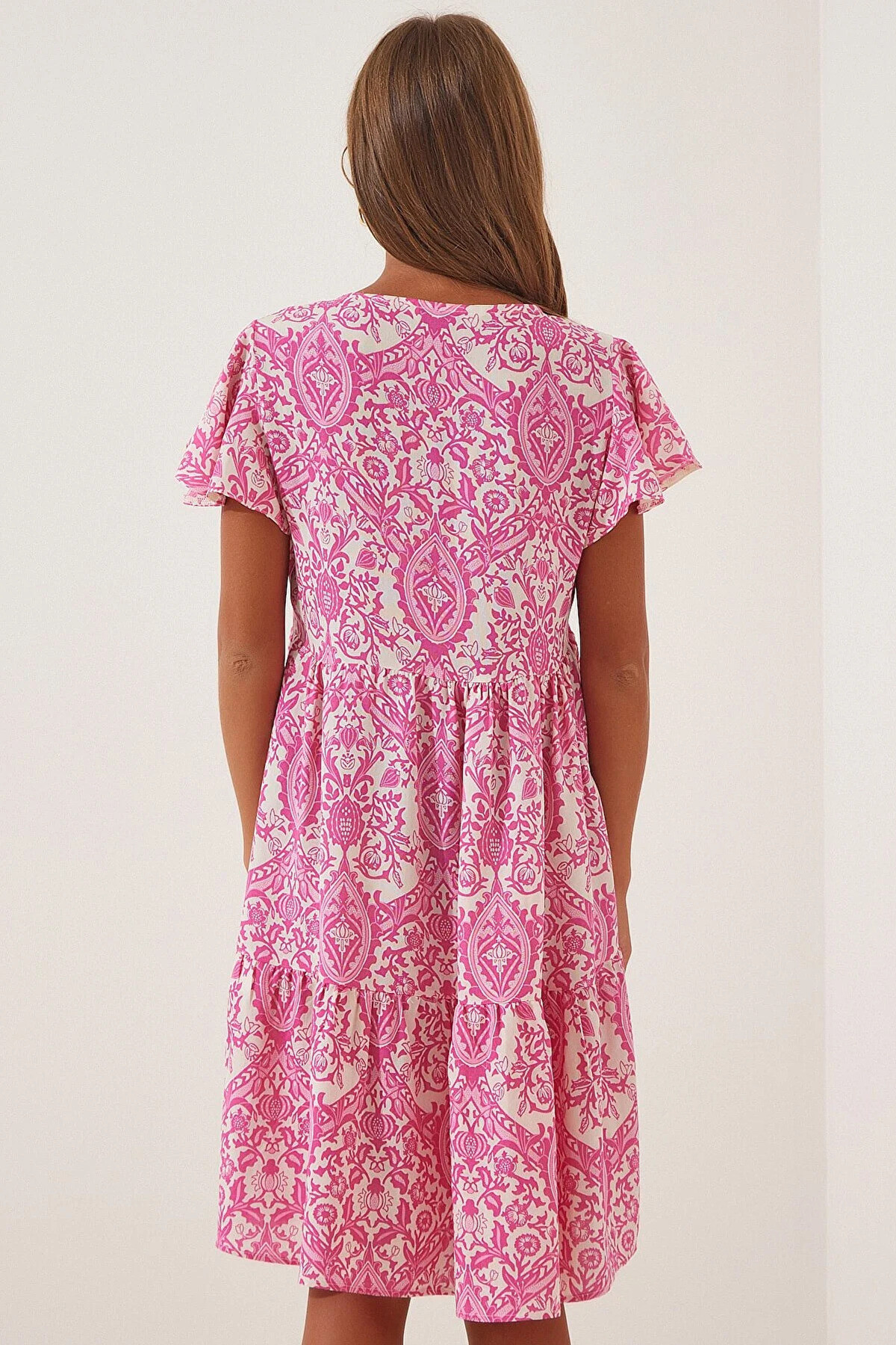 Kadın Pembe Etnik Desenli V Yaka Yazlık Viskon Kısa Elbise HZL22S-BD123521