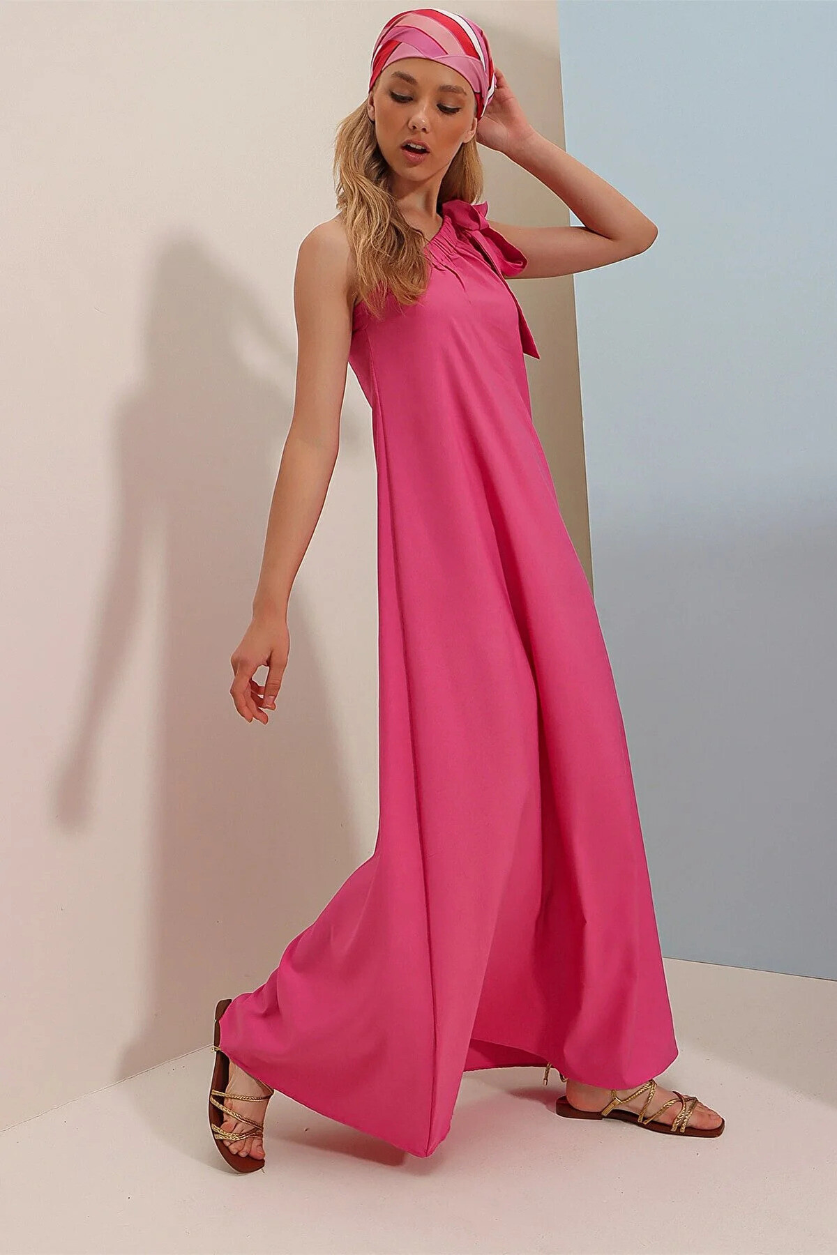 Kadın Pembe Omuzdan Bağlamalı Maxi Boy Dekolteli Poplin Dokuma Elbise HZL22S-DSB110031