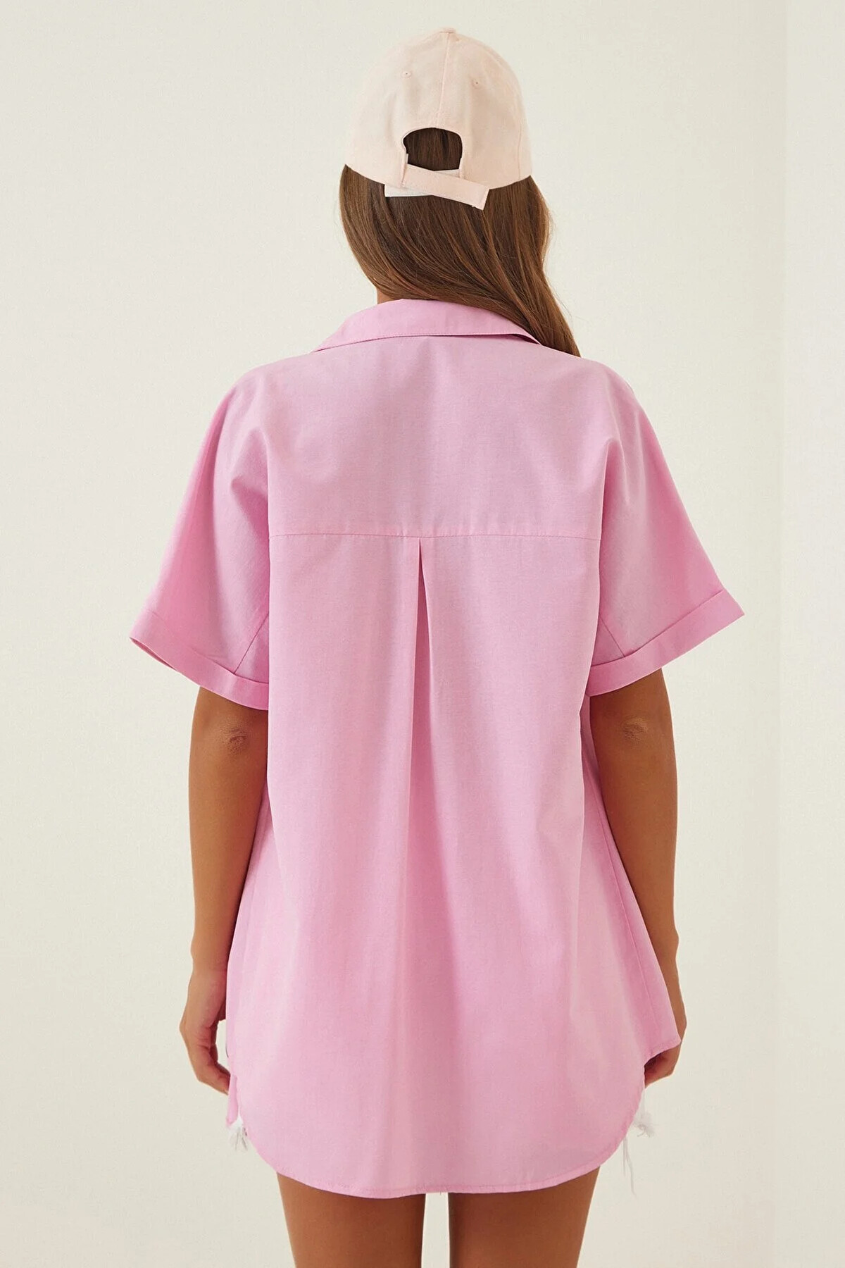 kad-n-pembe-oversize-uzun-k-sa-kollu-basic-poplin-g-mlek-hzl22s-bd1201201