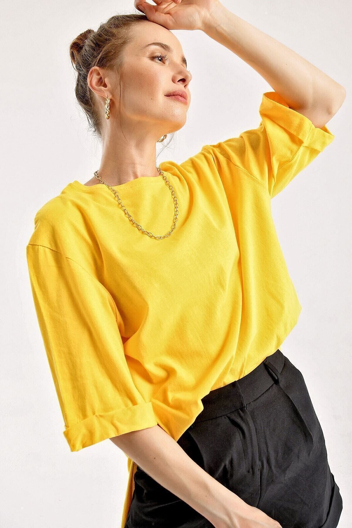 Kadın Sarı Bisiklet Yaka Yandan Yırtmaçlı Kolu Katlı Oversize Örme T-shirt Hzl22s-bd143251
