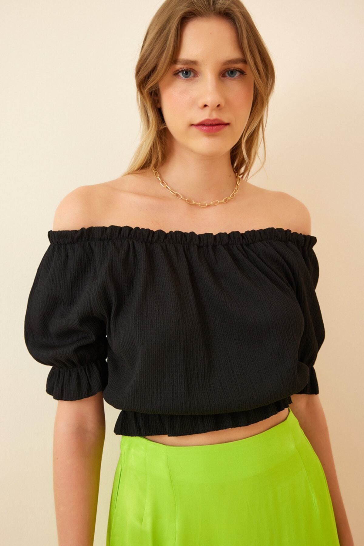 Kadın Siyah Carmen Yaka Bel-Yaka Büzgülü Crop Bluz HZL22S-BD104281