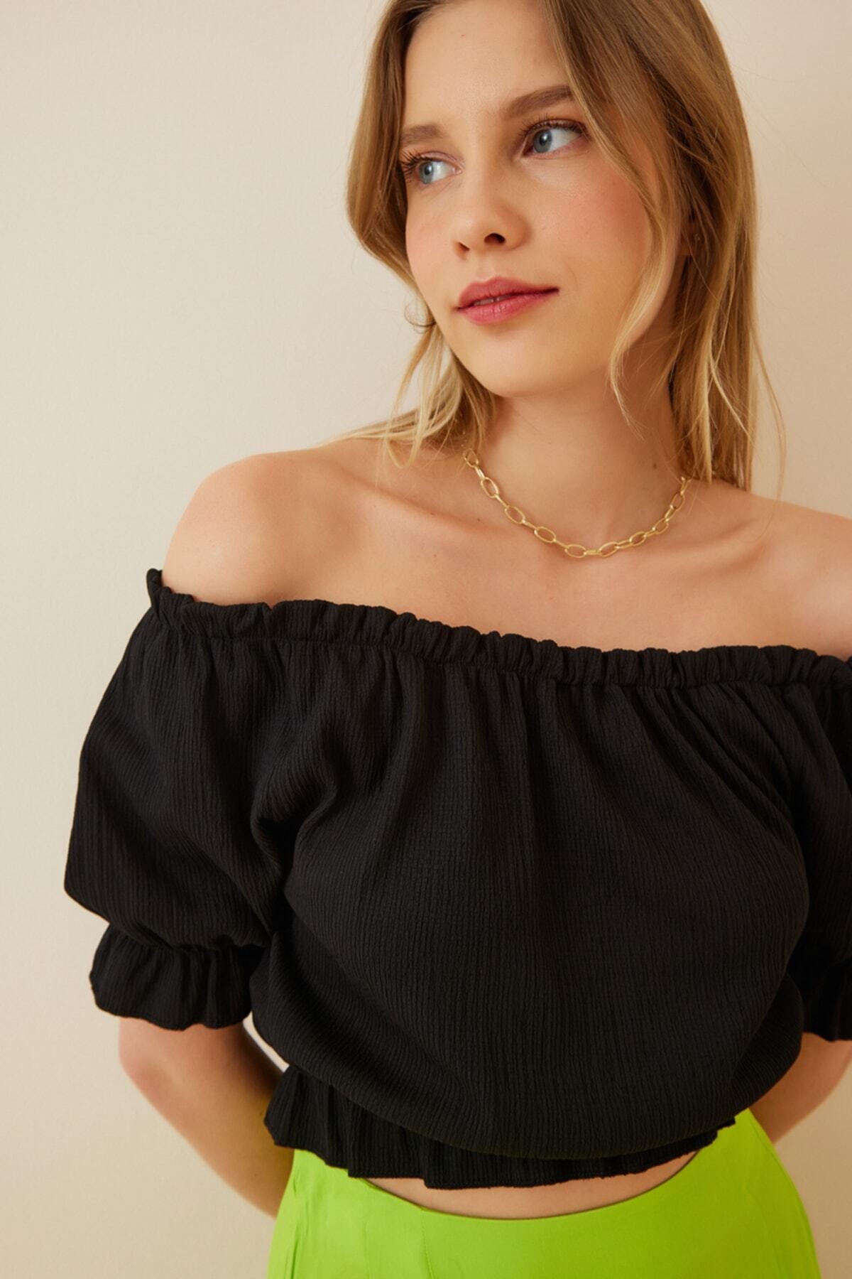 Kadın Siyah Carmen Yaka Bel-Yaka Büzgülü Crop Bluz HZL22S-BD104281