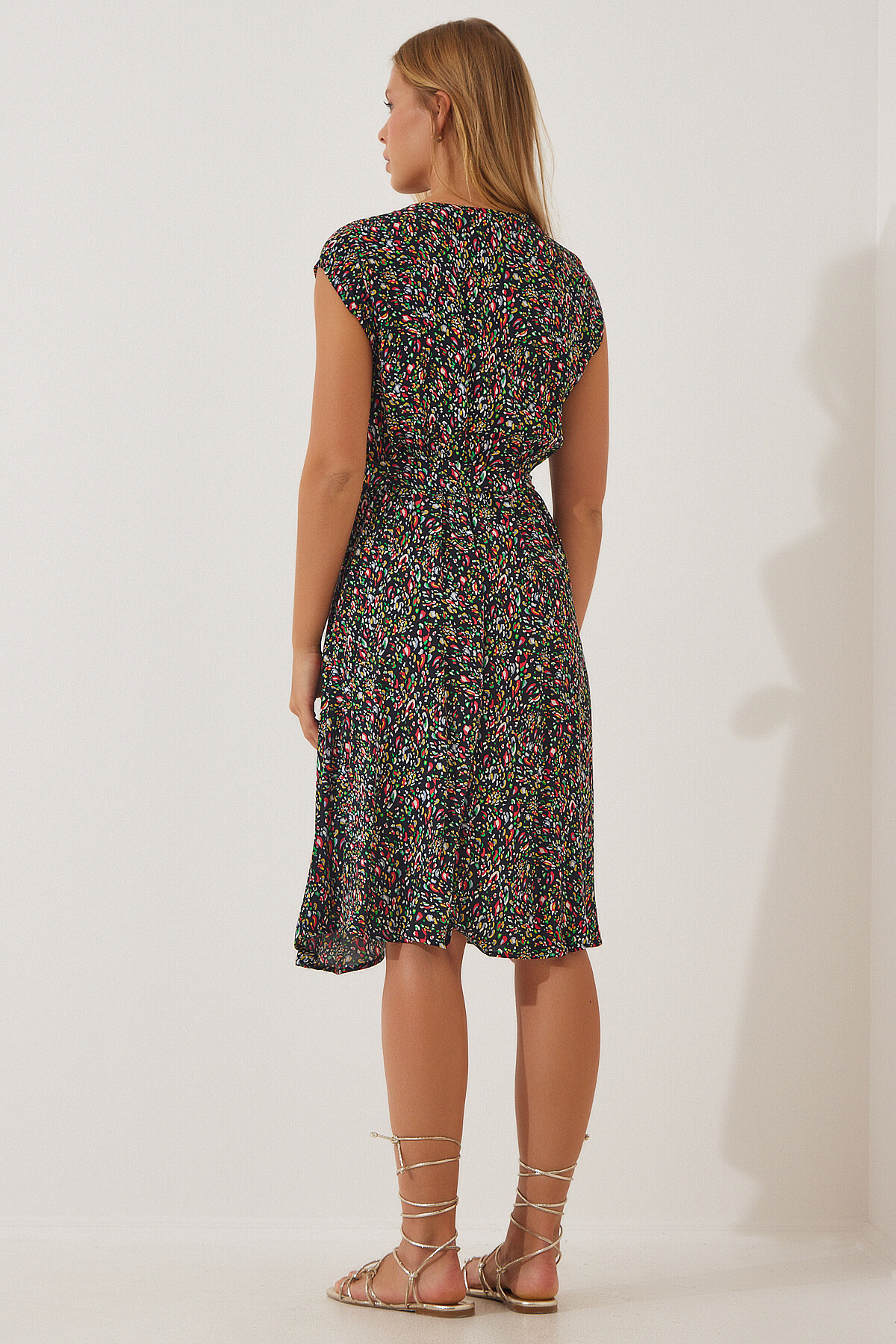 Kadın Siyah Çiçekli Sıfır Kol Lastikli Bel Astarsız Kloş Viskon Elbise HZL22S-BD123541