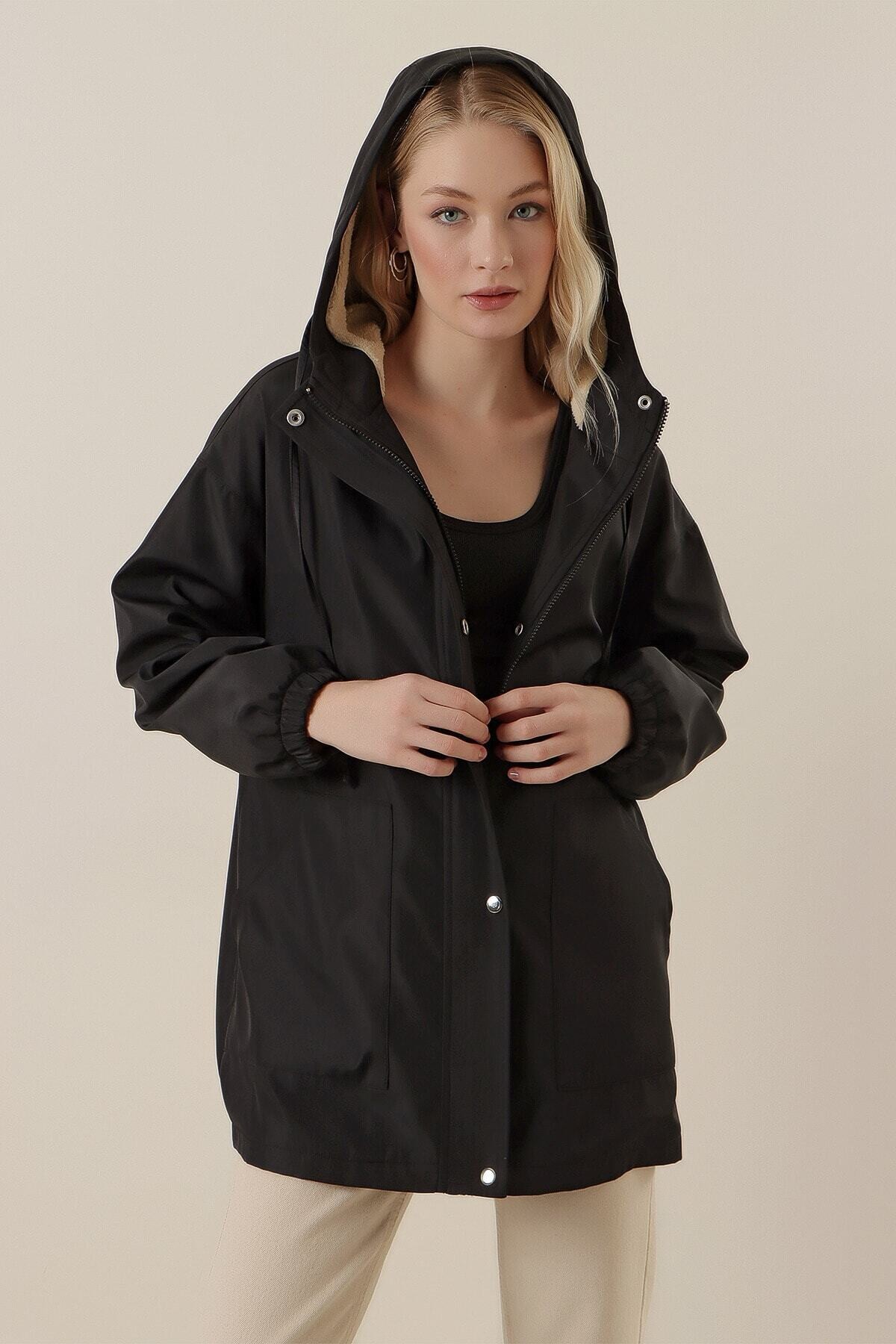 Kadın Siyah Kapüşonlu Hafif Oversize Cep Detaylı İçi Suni Kürklü Boyfriend Kaban HZL23W-BD151591