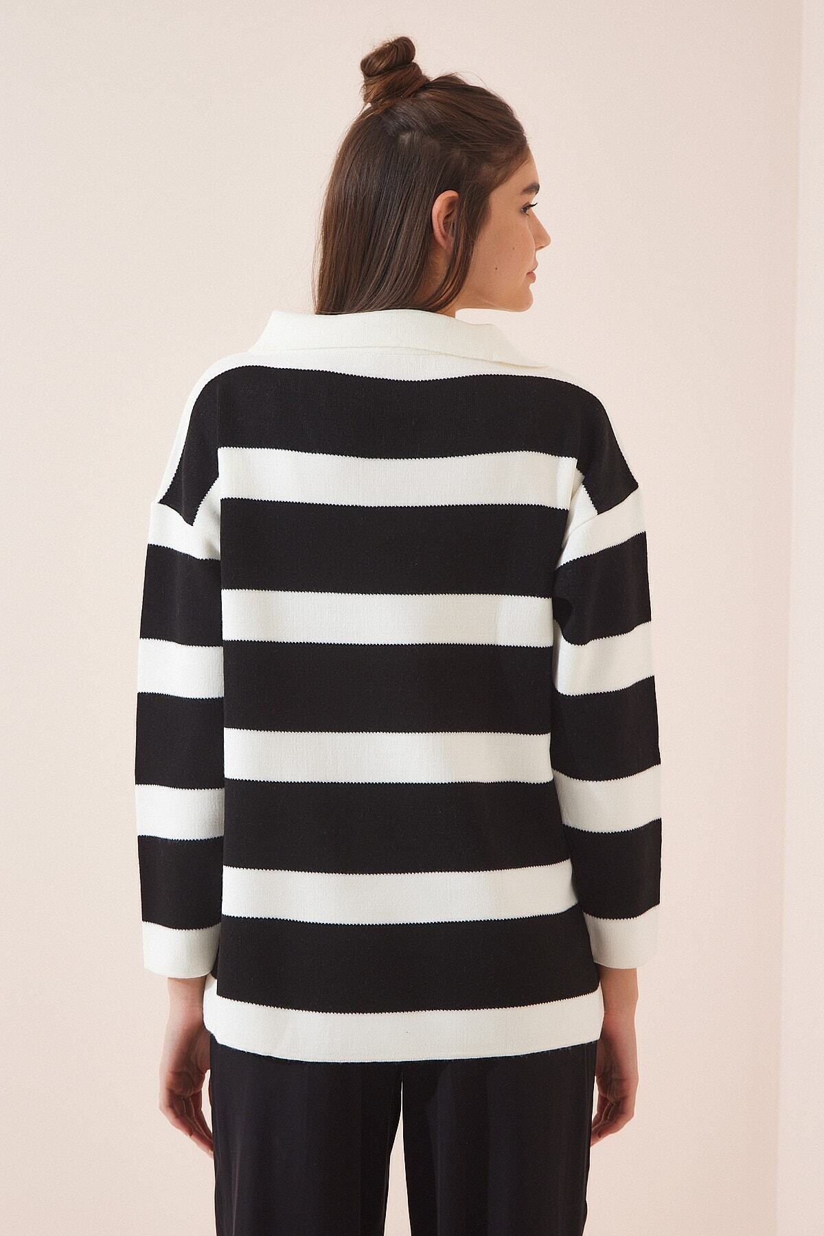 Kadın Siyah V Yaka Çizgili Polo Yaka Oversize Triko Kazak  HZL23W-BD1101081