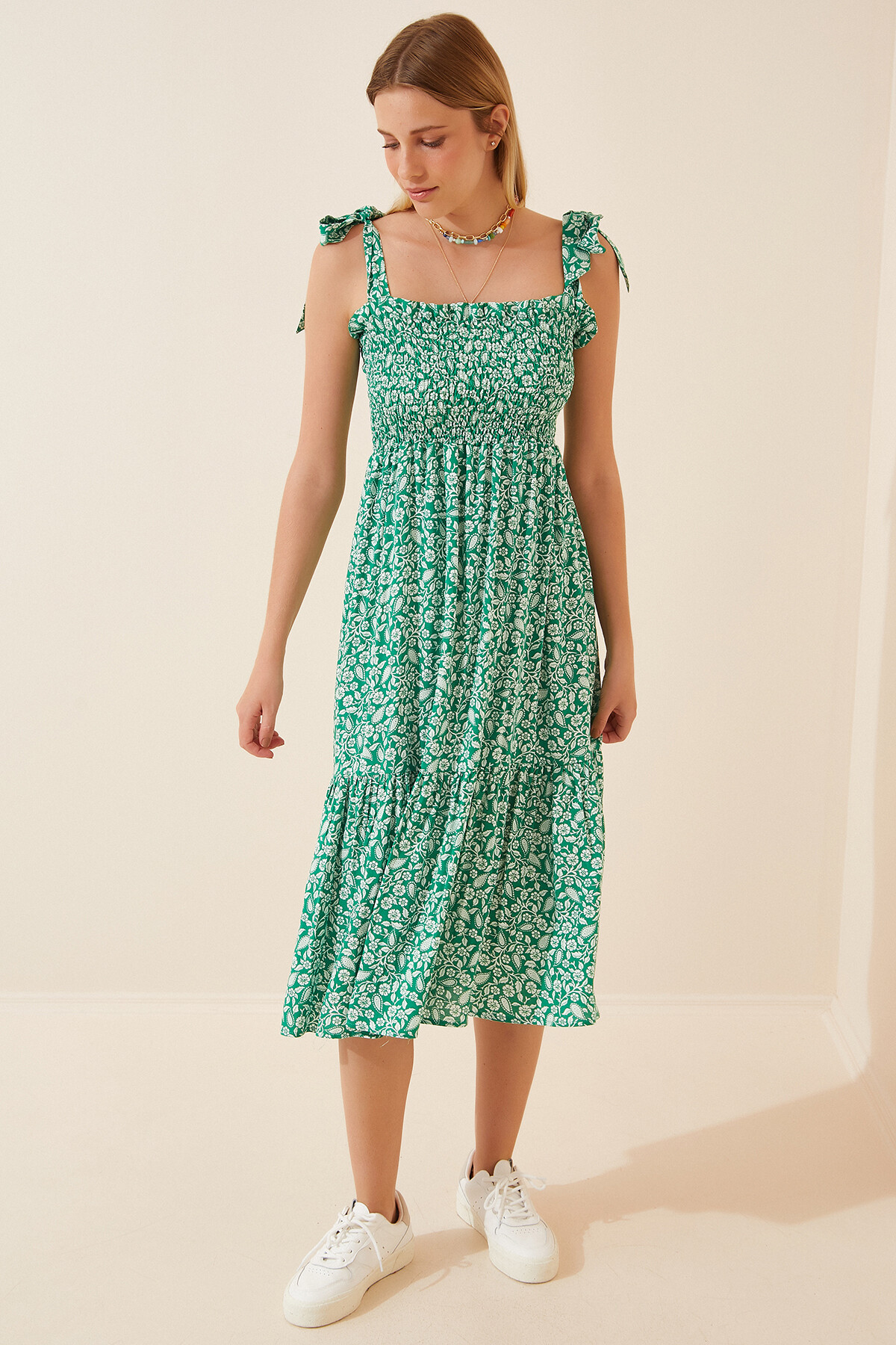 Kadın Yeşil Bağlamalı Askılı Desenli Yazlık Viskon Elbise HZL22S-BD122571