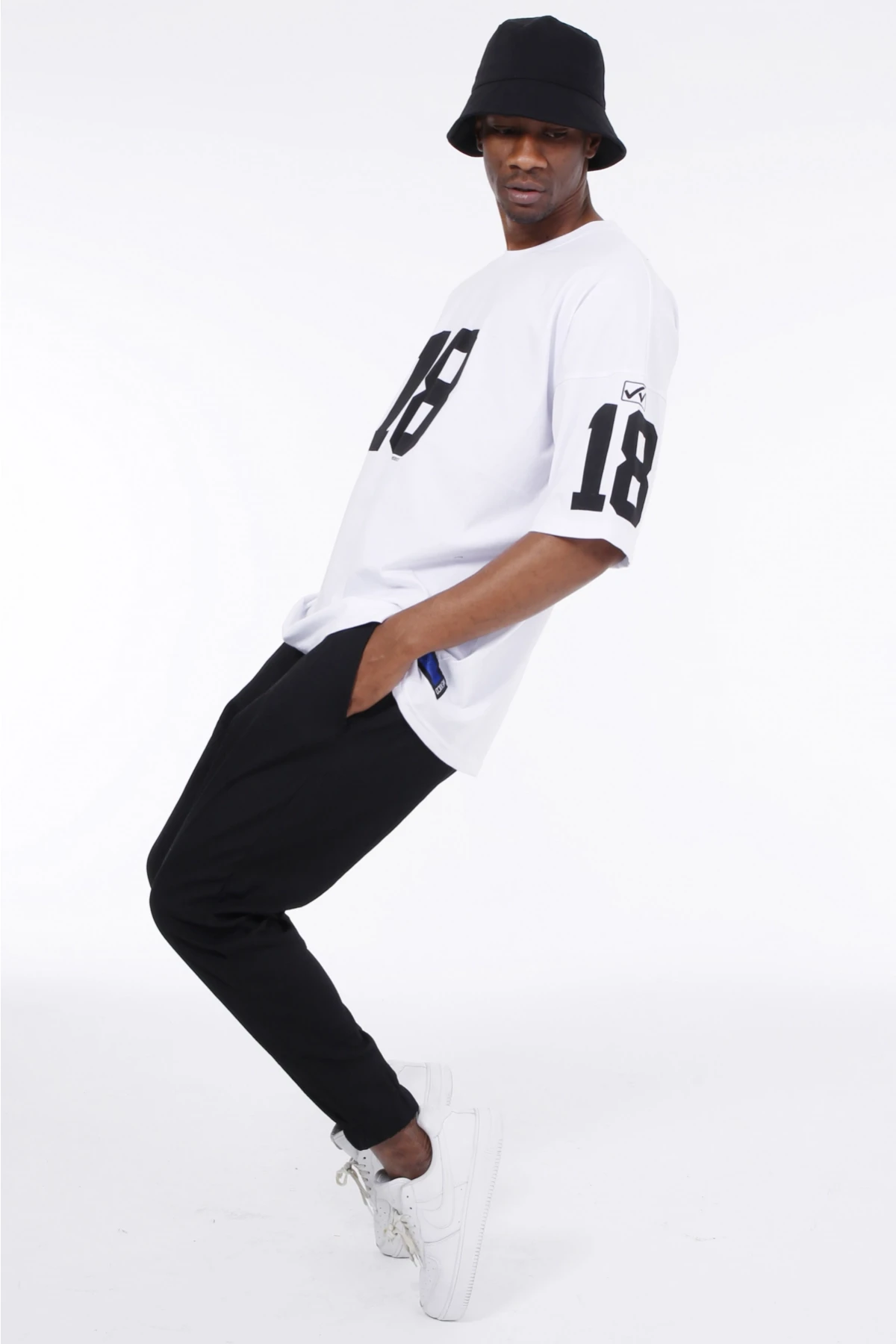 Erkek Beyaz 18 Yazı Baskılı Oversize Örme T-shirt HZL23S-MXC130021