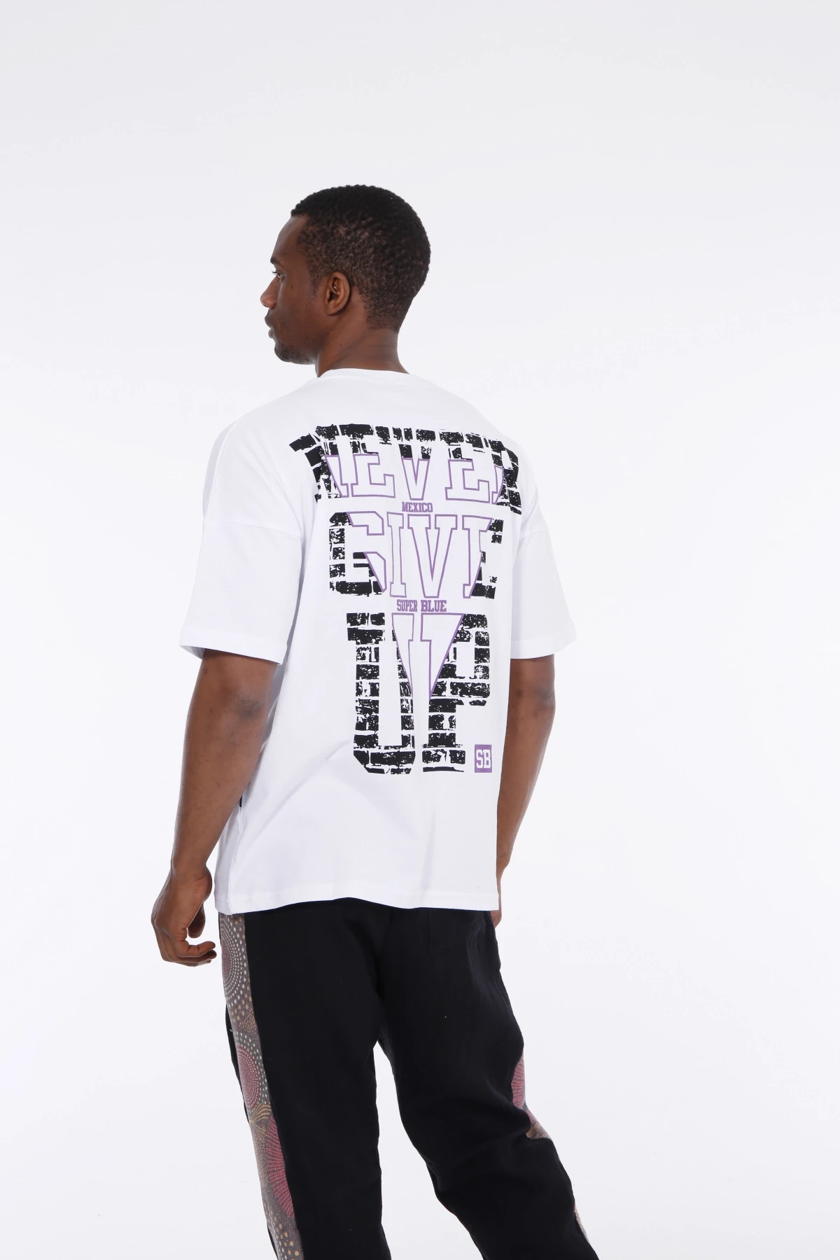 Erkek Beyaz Never Give Up Yazı Baskılı Oversize Örme T-shirt HZL23S-MXC130041