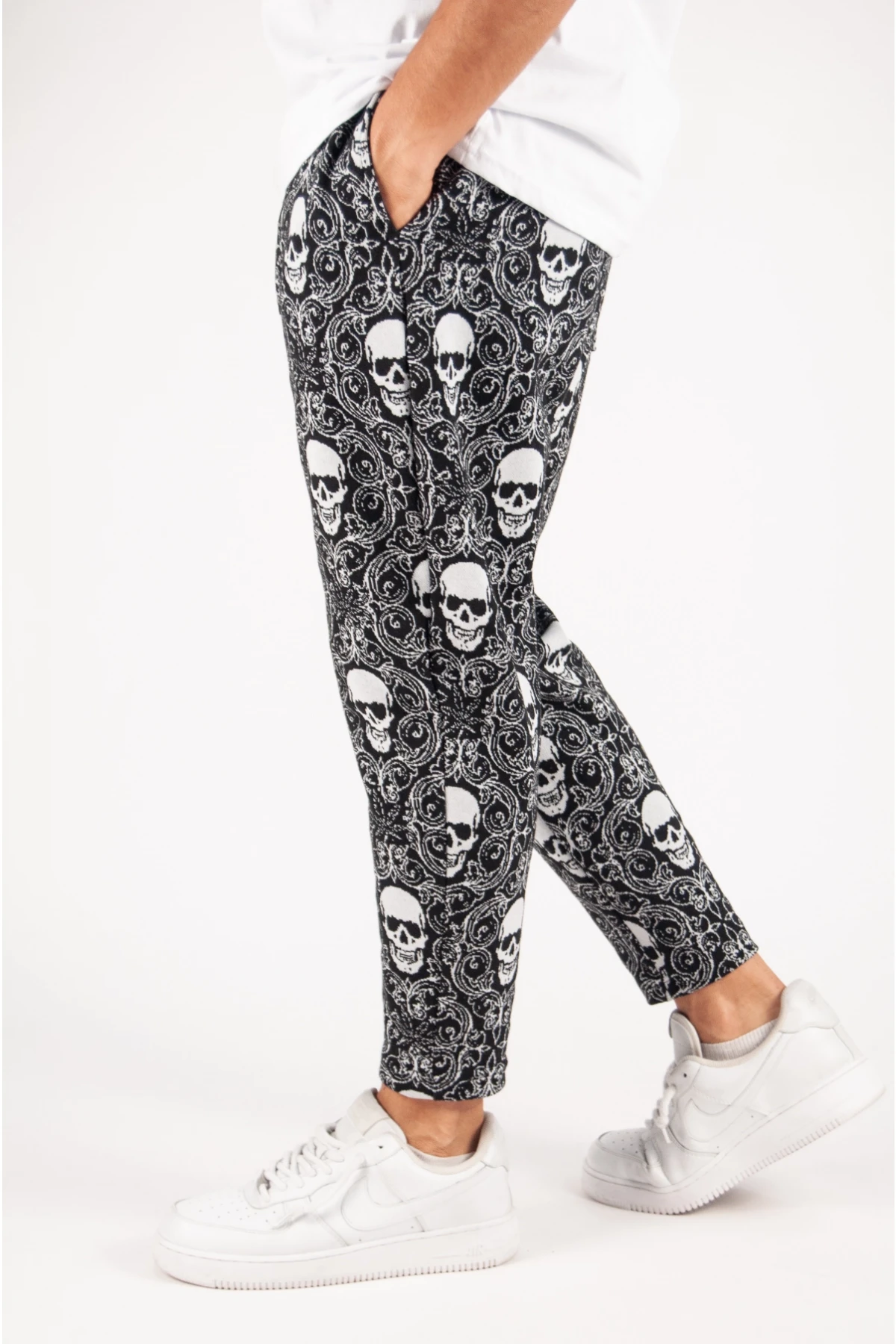 Erkek KuruKafa Desenli Siyah Beyaz Düz Kesim Eşofman Altı HZL24S-MXC170421