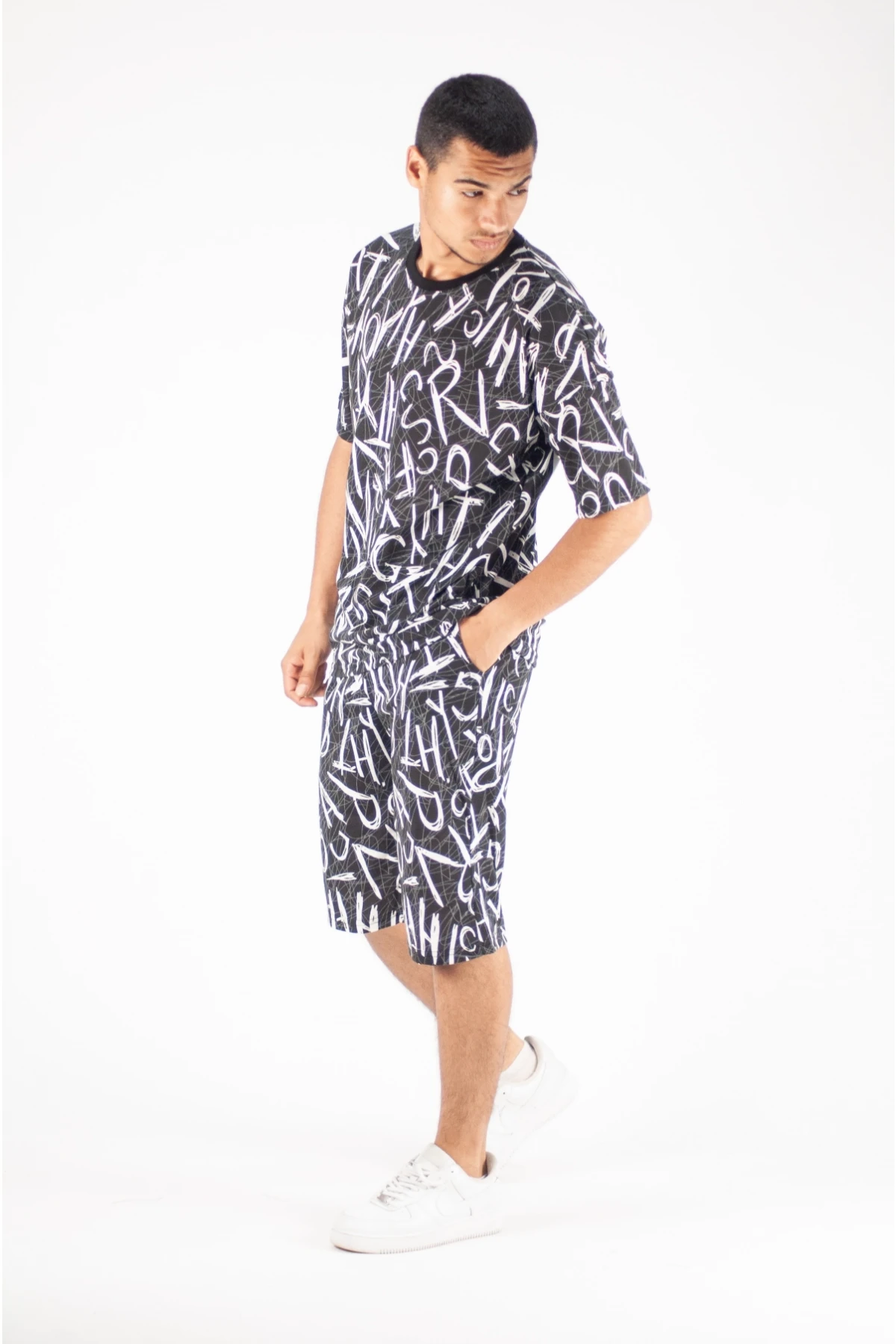 Erkek Siyah Beyaz Harf Desenli Alt Üst İkili Takım HZL23S-MXC132031