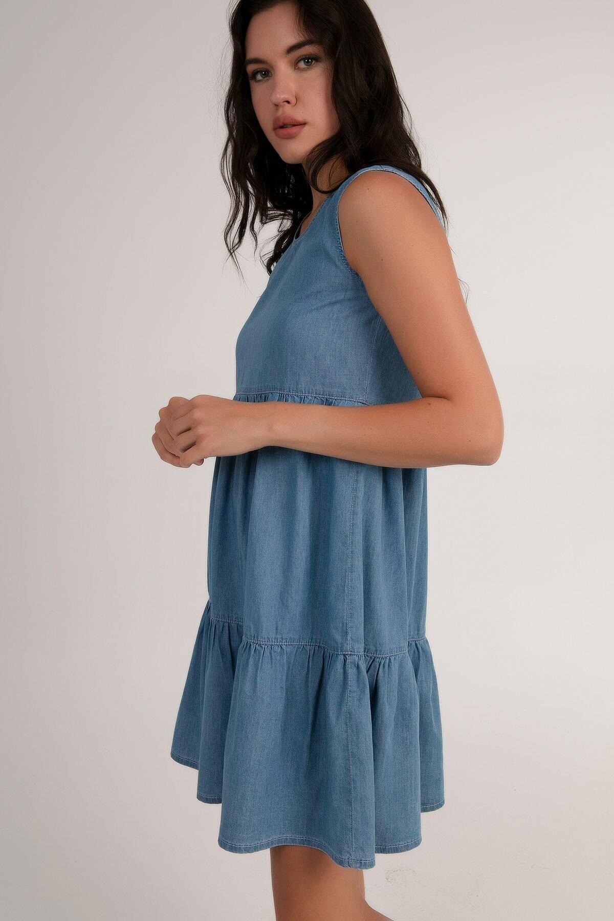 Kadın Açık Mavi Kolsuz Geniş Kesim Kot Elbise HZL21S-2209