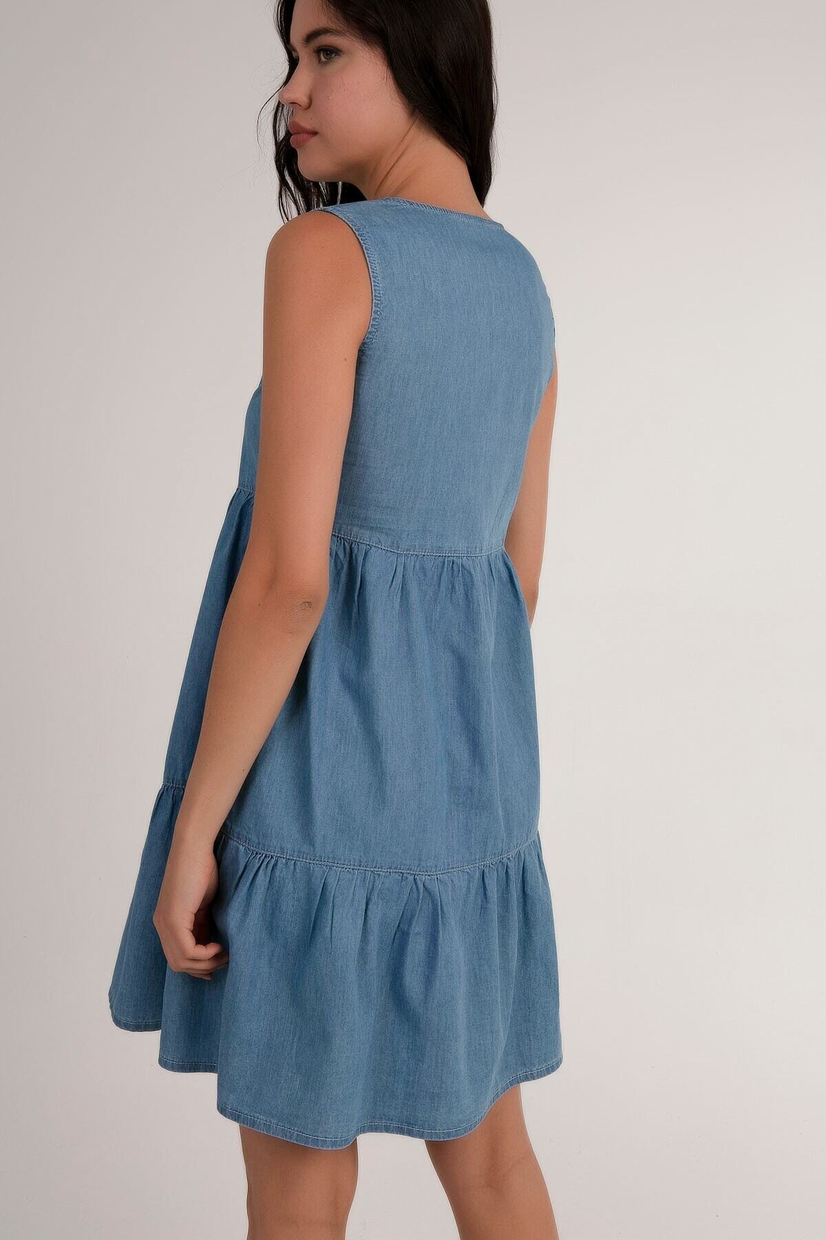 Kadın Açık Mavi Kolsuz Geniş Kesim Kot Elbise HZL21S-2209