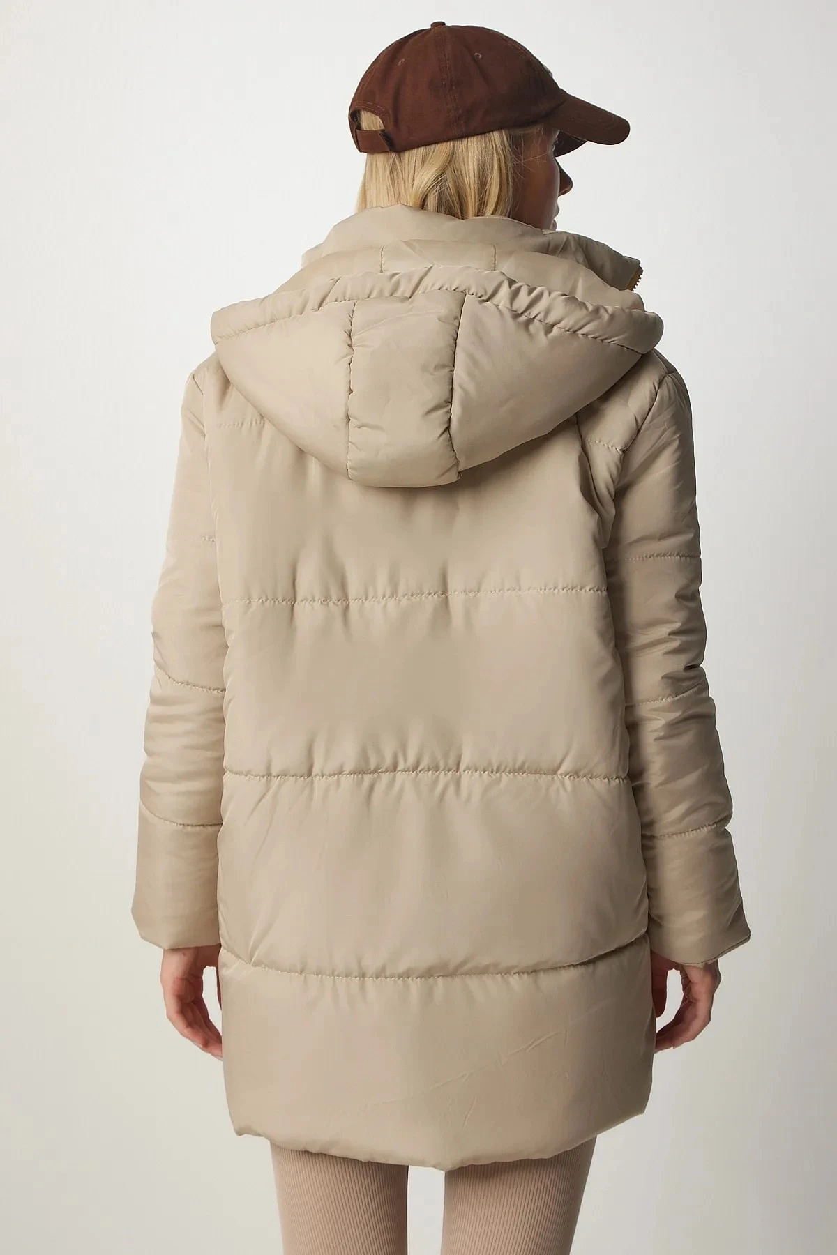 Kadın Bej Kapüşonlu Fermuarlı Oversize Şişme Mont HZL24W-BD151631