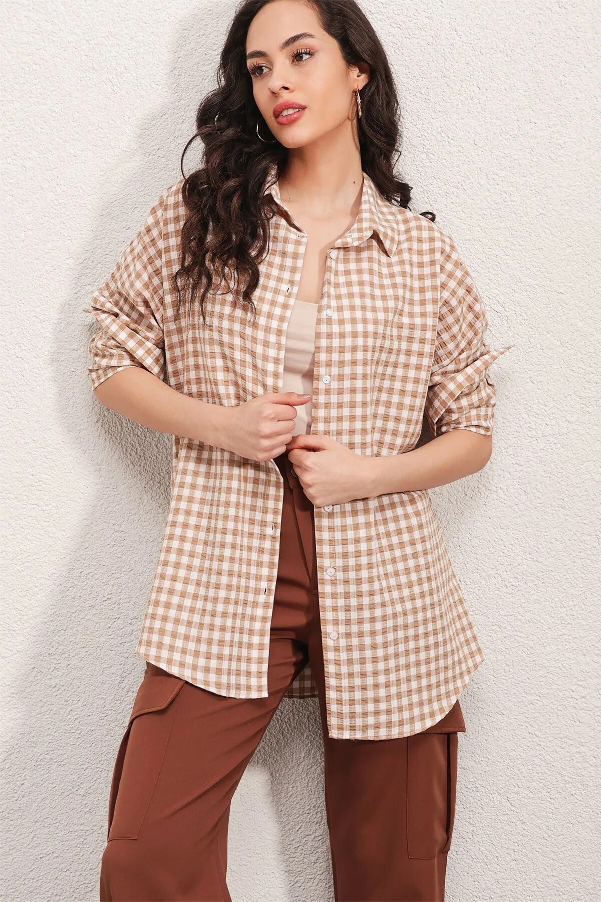 Kadın Bej Kareli Oversize Gömlek HZL22W-BD1201451