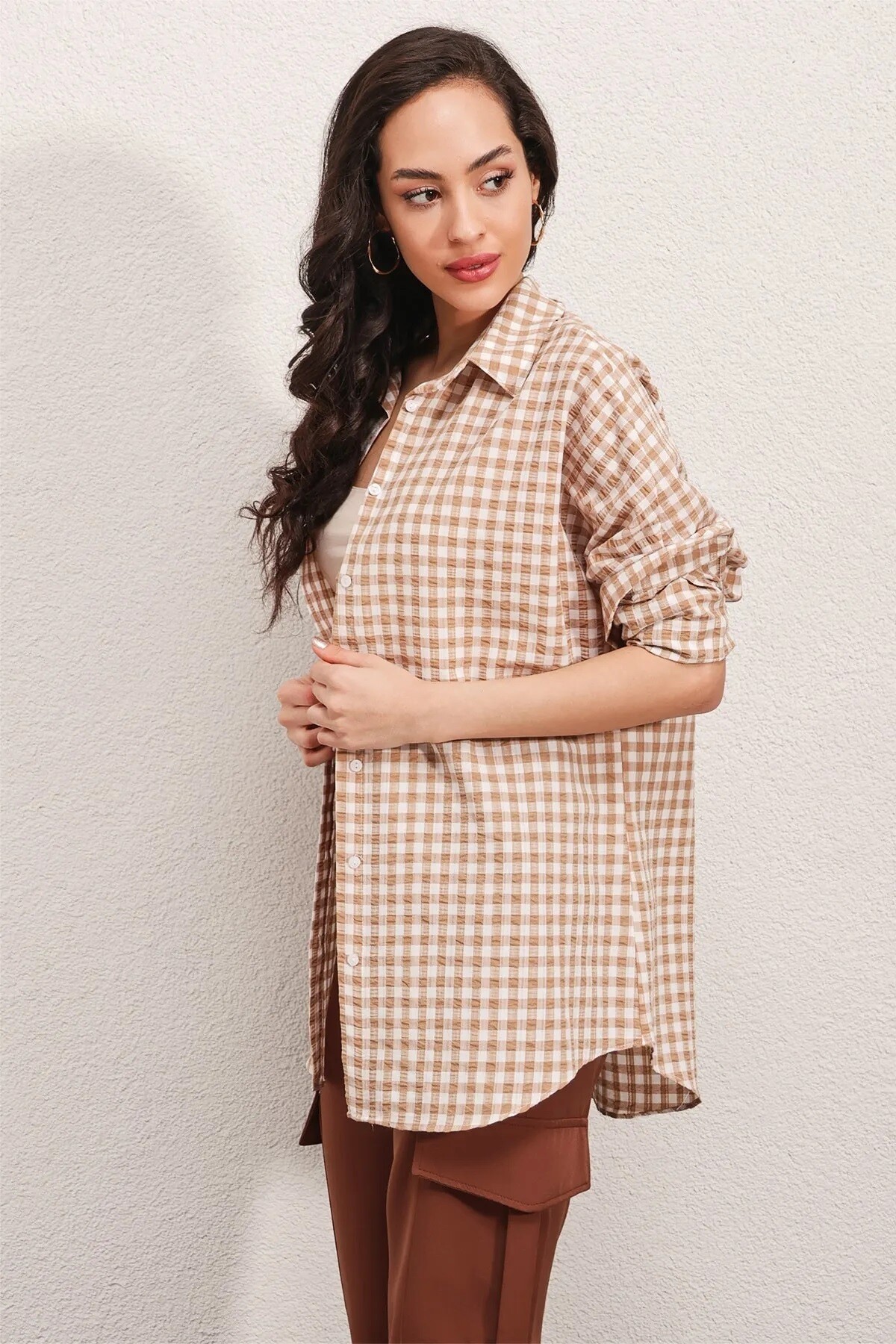 Kadın Bej Kareli Oversize Gömlek HZL22W-BD1201451