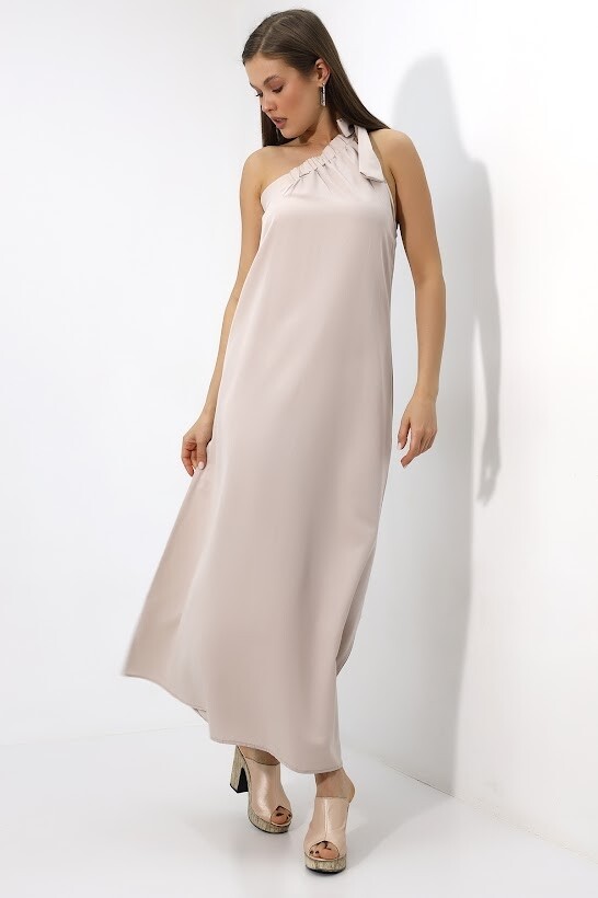 Kadın Bej Omuzdan Bağlamalı Maxi Boy Dekolteli Poplin Dokuma Elbise HZL22S-DSB110031