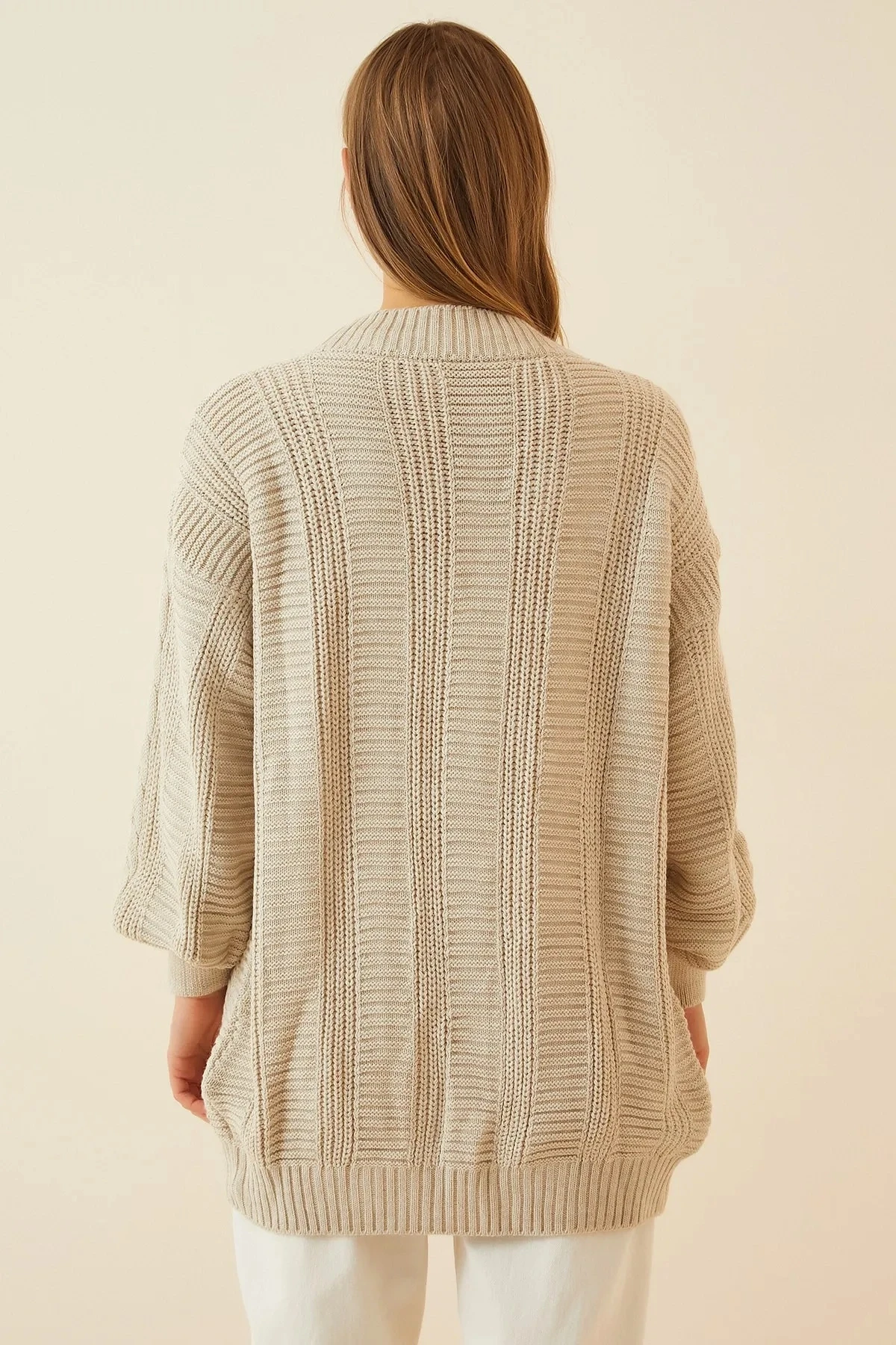 Kadın Bej Saç Örgü Desen Uzun Düğmeli Rahat Kesim Triko Hırka HZL23W-BD1100691