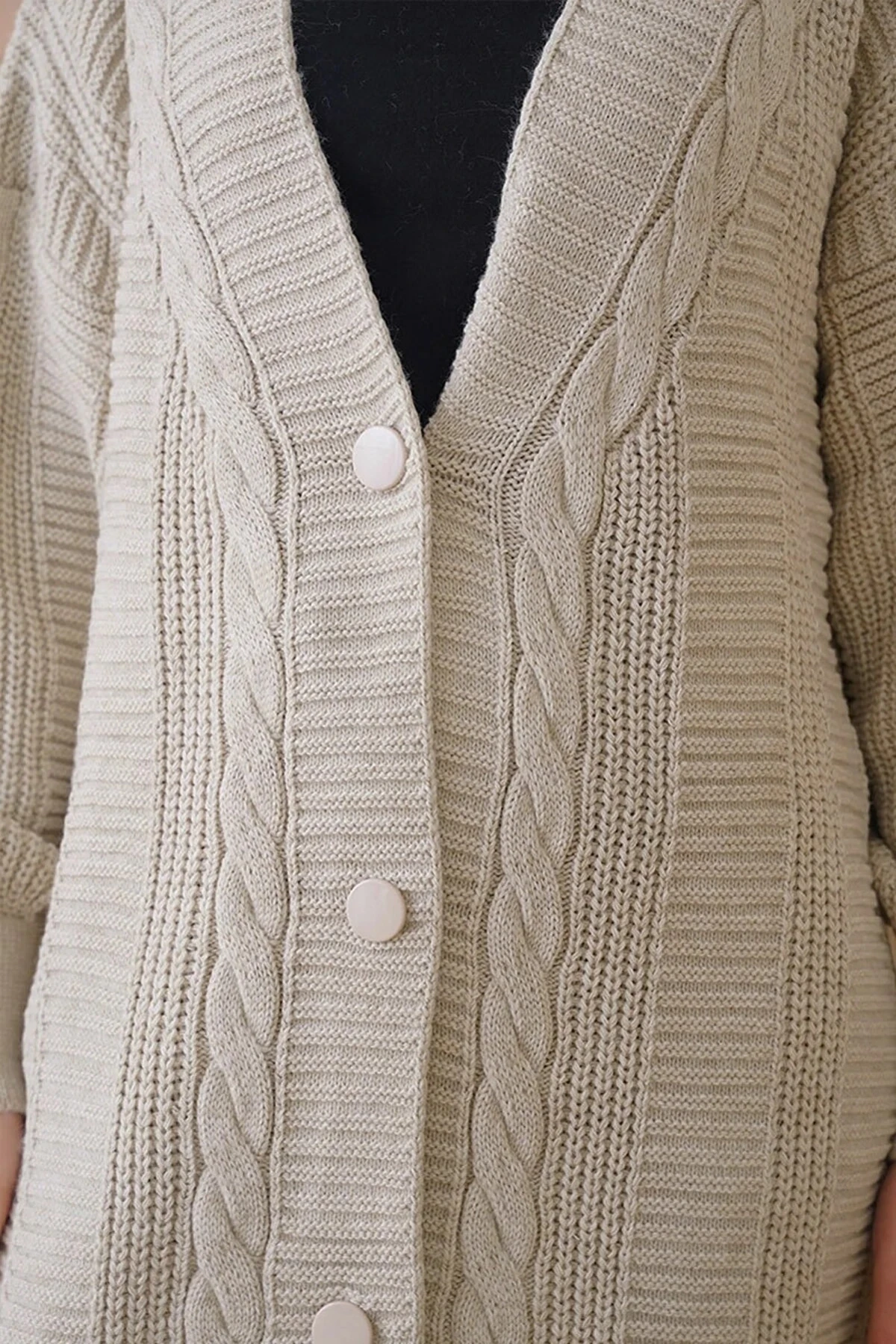 Kadın Tesettür Bej Saç Örgü Desen Uzun Düğmeli Rahat Kesim Triko Hırka HZL24W-BD1100691