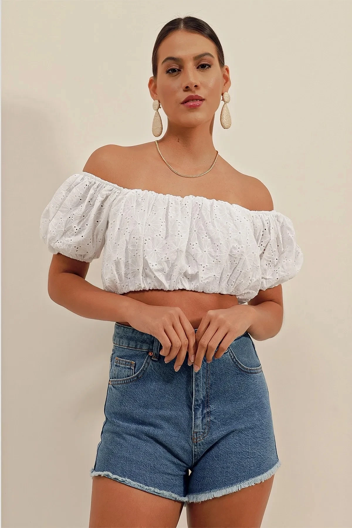 Kadın Beyaz Carmen Yaka Bel Büzgülü Fistolu Straplez Bluz HZL23S-BD104811