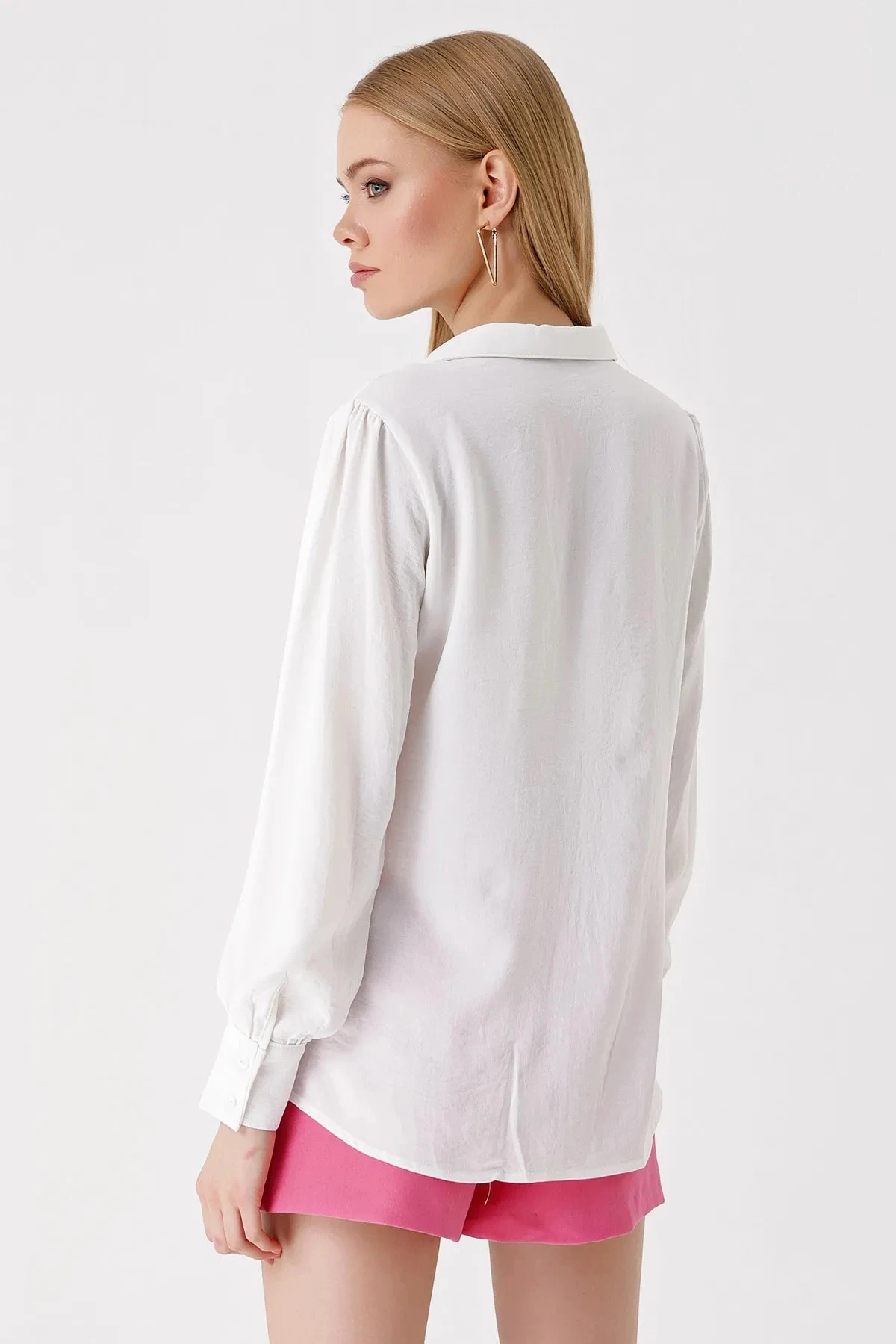 Kadın Beyaz Ceket Yaka Dökümlü Dokuma Gömlek HZL23S-BD1201391