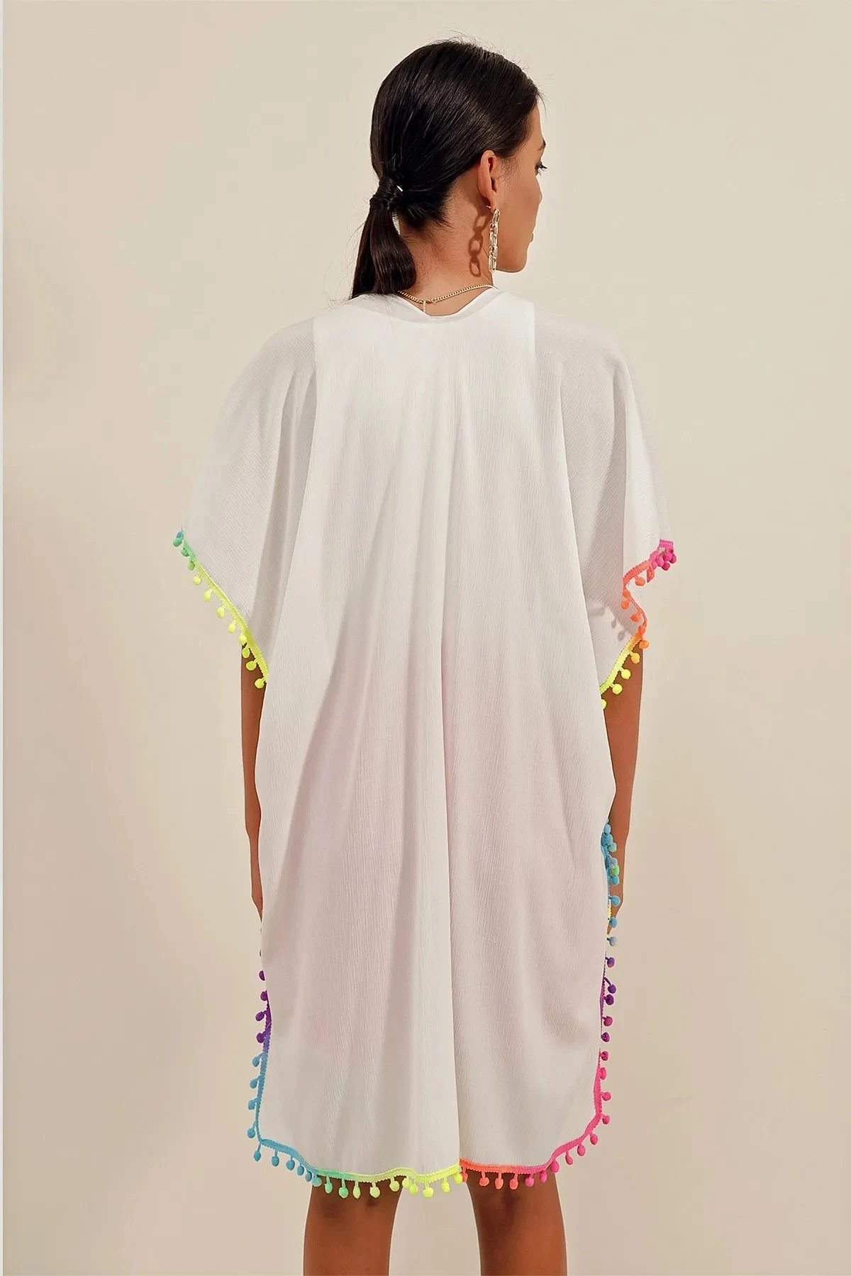 Kadın Beyaz Önü İp Bağcıklı Renk Detaylı Oversize Kimono HZL23S-BD158991