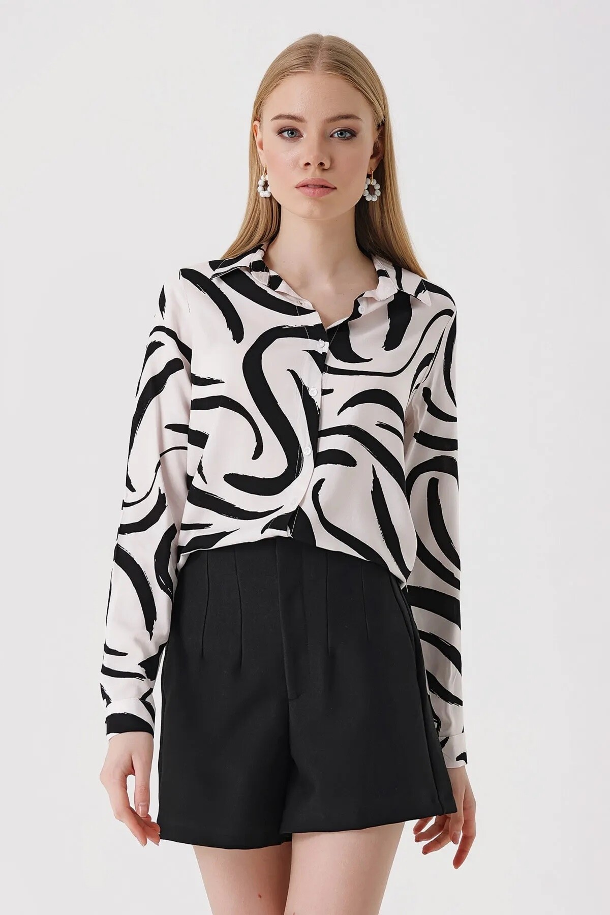 Kadın Beyaz Desenli Fit Viskon  Gömlek HZL23W-BD137851