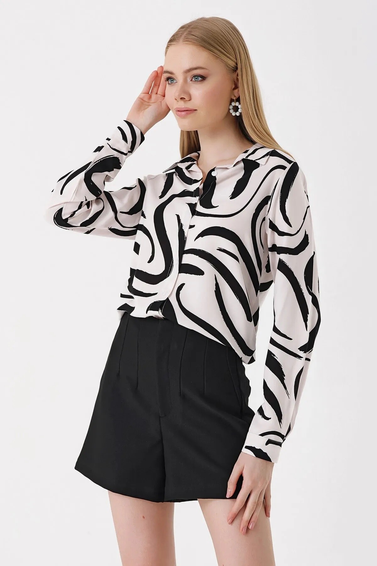 Kadın Beyaz Desenli Fit Viskon  Gömlek HZL23W-BD137851