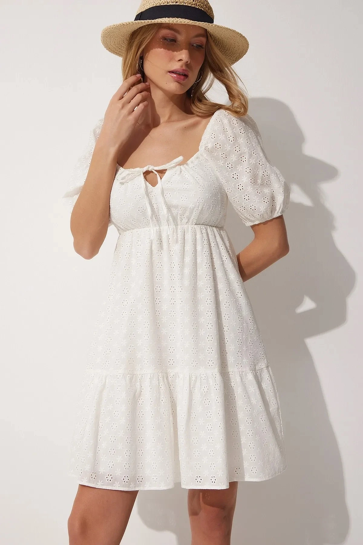 Kadın Beyaz Kalp Yaka Fistolu Yazlık Kloş Elbise HZL23S-BD123921