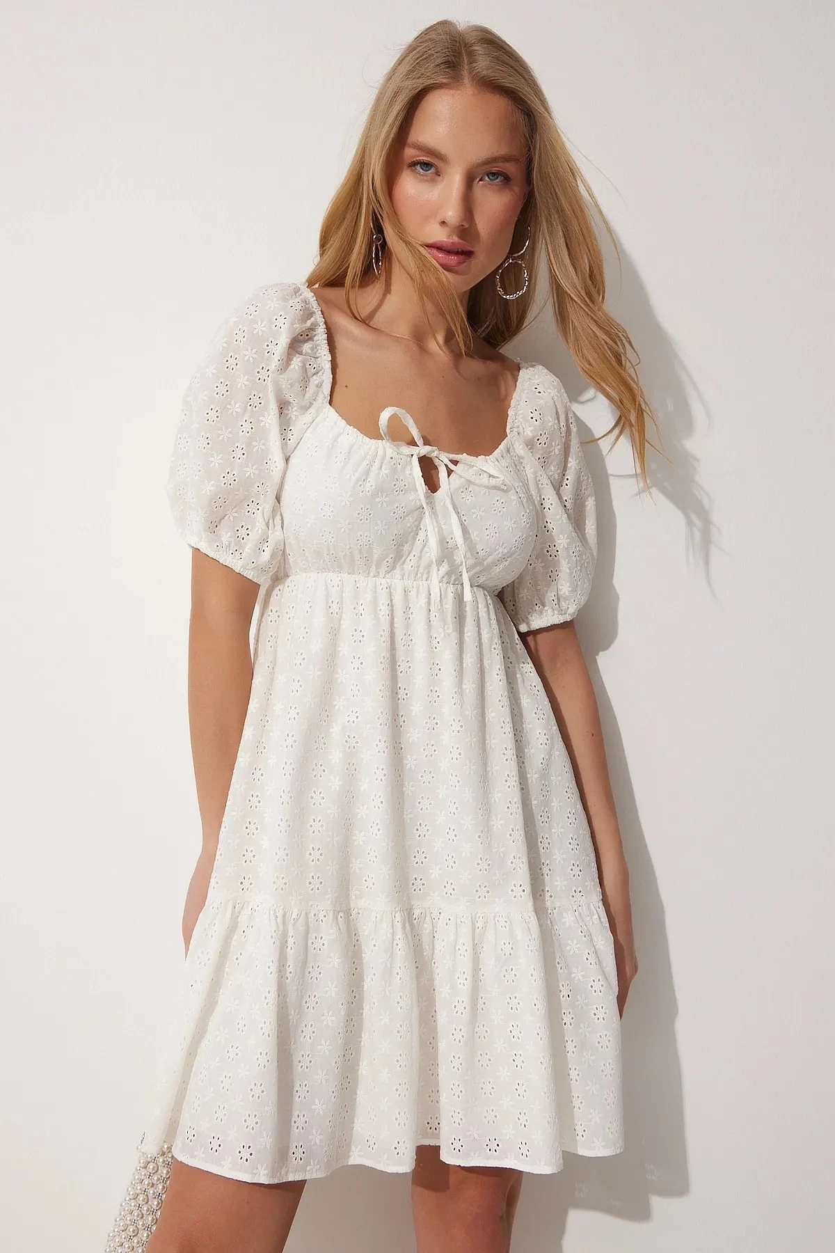 Kadın Beyaz Kalp Yaka Fistolu Yazlık Kloş Elbise HZL23S-BD123921