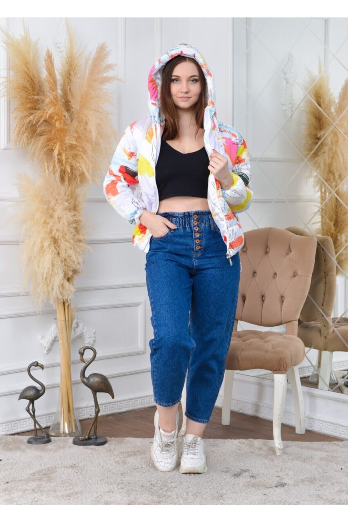 Kadın Beyaz Renkli Desen Bel Büzgülü Kapüşonlu Şişme Mont HZL22W-BD151251