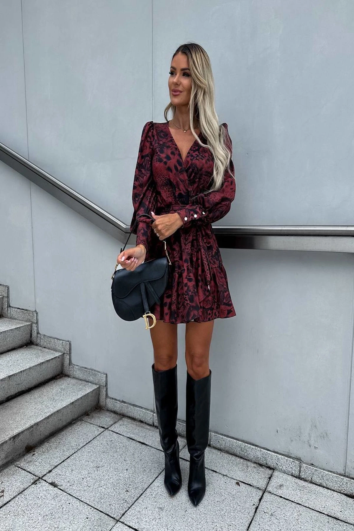 Kadın Bordo Ayarlanabilir İpli Bel Moss Crep Kumaş Dijital Baskı V Yaka Elbise HZL24S-BD121291