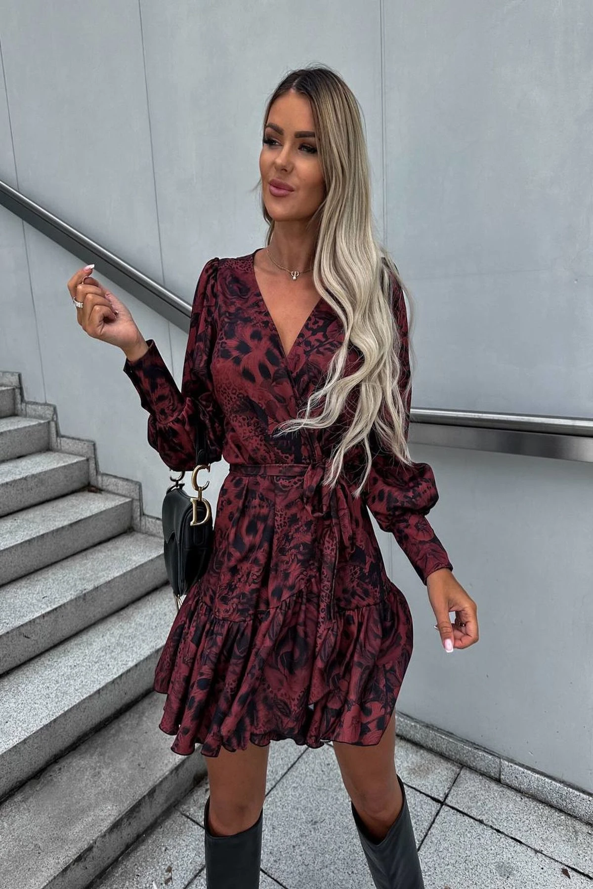 Kadın Bordo Ayarlanabilir İpli Bel Moss Crep Kumaş Dijital Baskı V Yaka Elbise HZL24S-BD121291