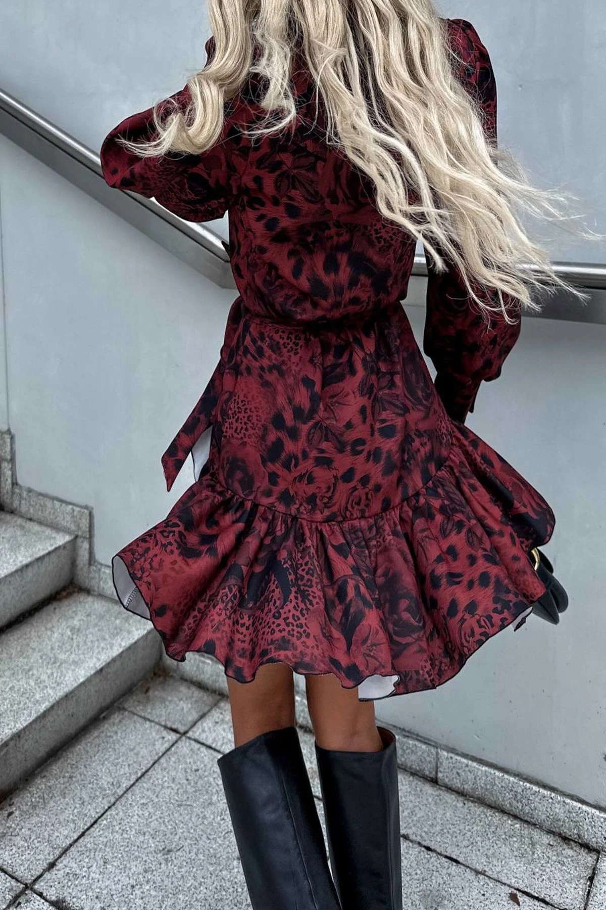 Kadın Bordo Ayarlanabilir İpli Bel Moss Crep Kumaş Dijital Baskı V Yaka Elbise HZL24S-BD121291