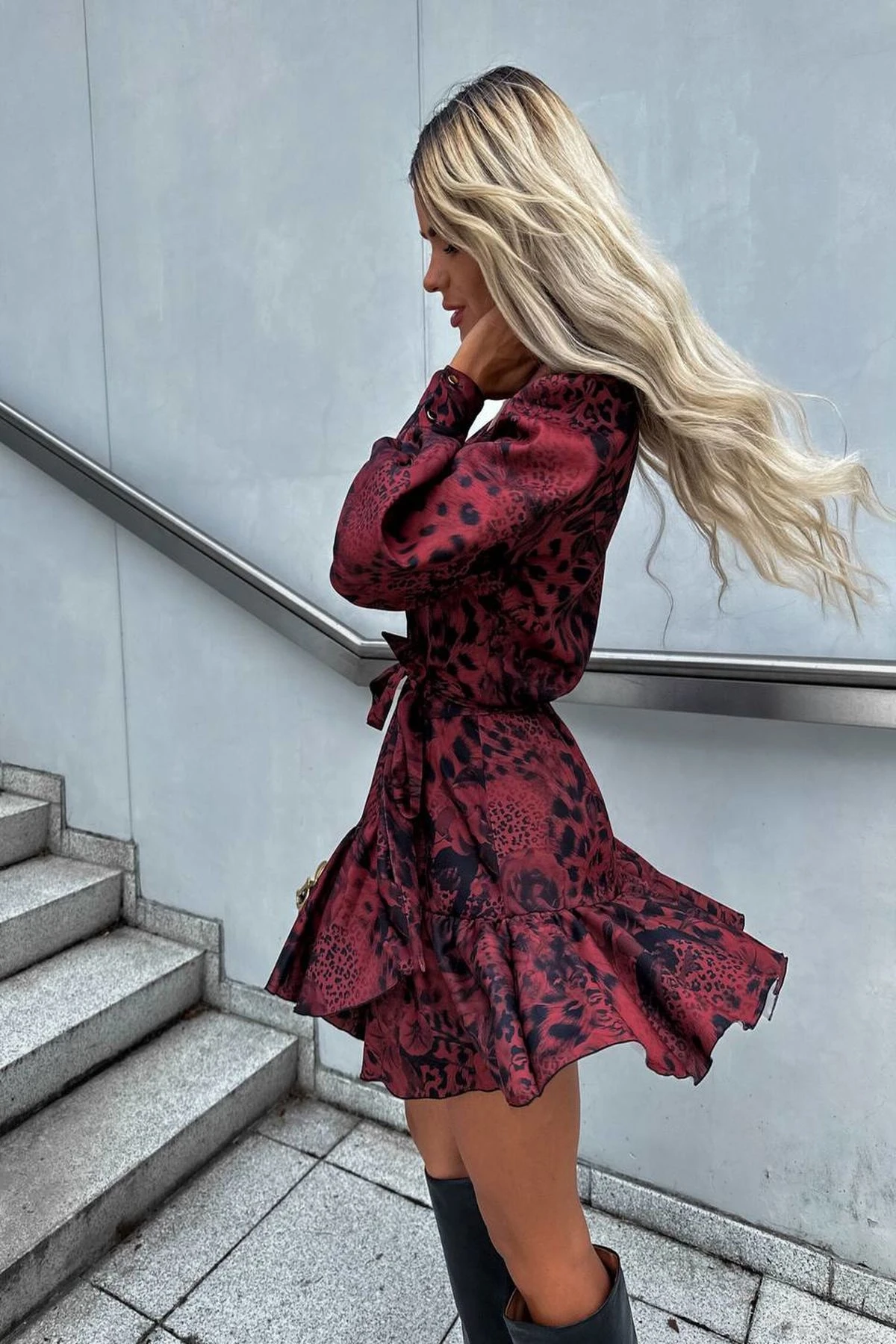 Kadın Bordo Ayarlanabilir İpli Bel Moss Crep Kumaş Dijital Baskı V Yaka Elbise HZL24S-BD121291