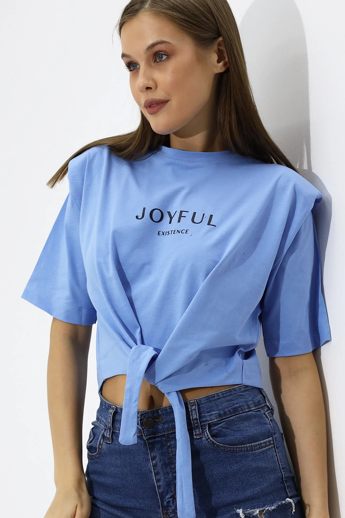 Kadın Buz Mavi Yazı Baskılı Oversize Vatkalı  Bel Detay Örme T-Shirt  HZL23S-DSB120231