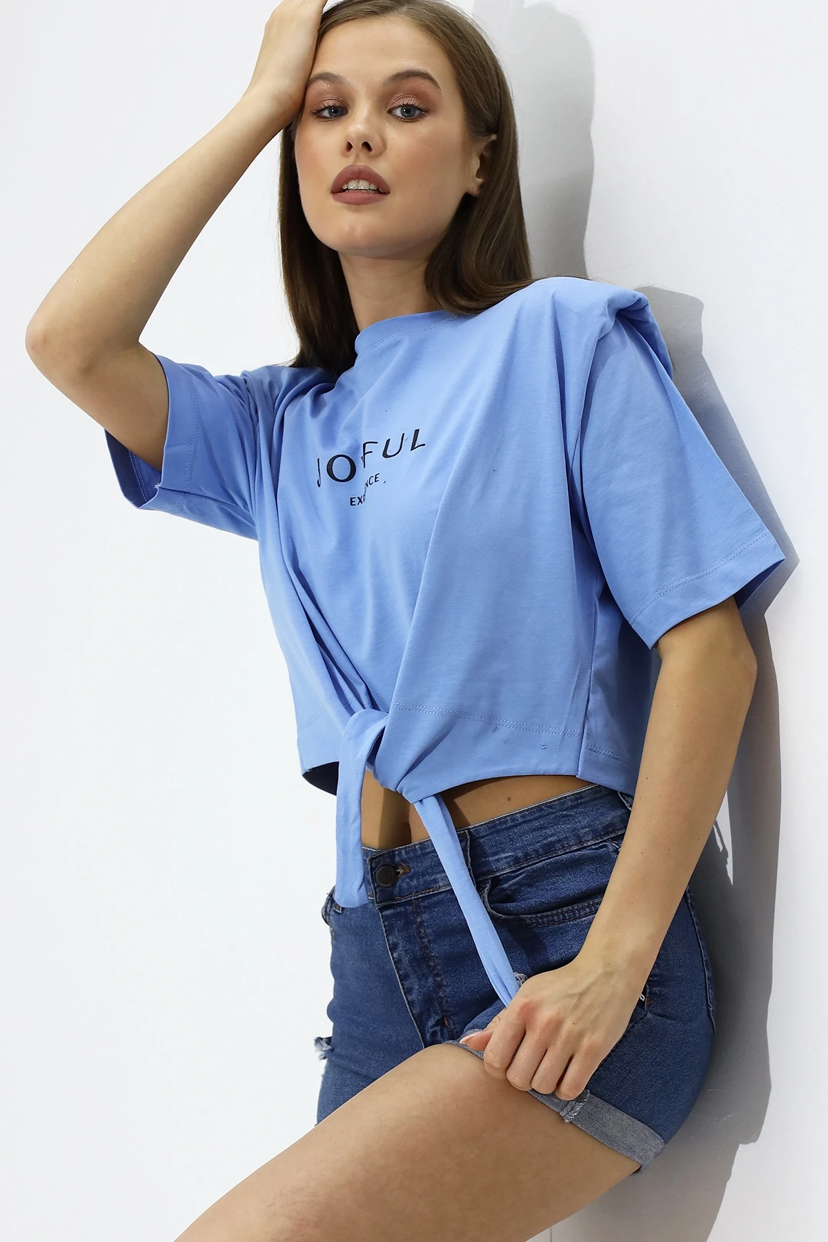 Kadın Buz Mavi Yazı Baskılı Oversize Vatkalı  Bel Detay Örme T-Shirt  HZL23S-DSB120231