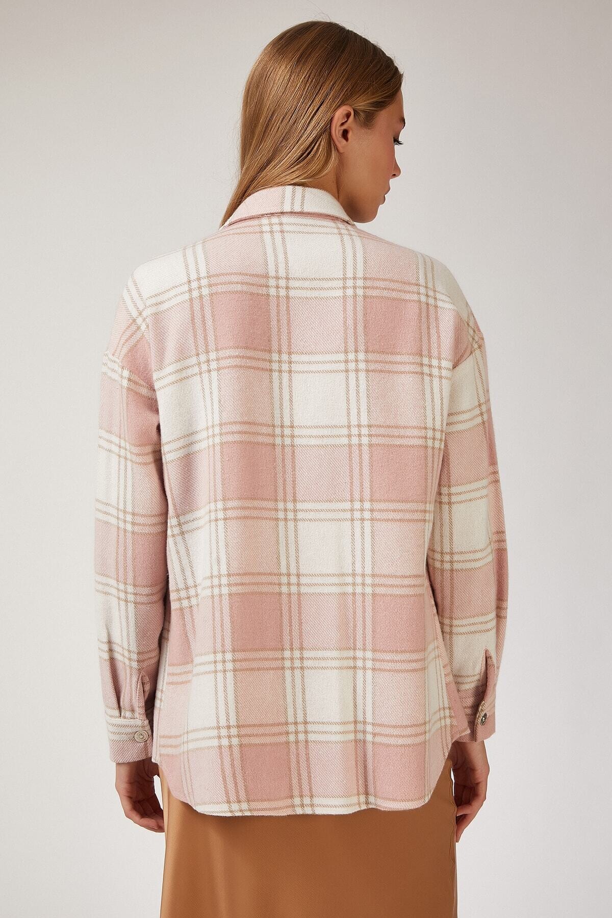 Kadın Canlı Pembe Çift Cep Kapaklı Metal Düğmeli Ekose Desen Kaşe Oduncu Gömlek HZL22W-BD138541