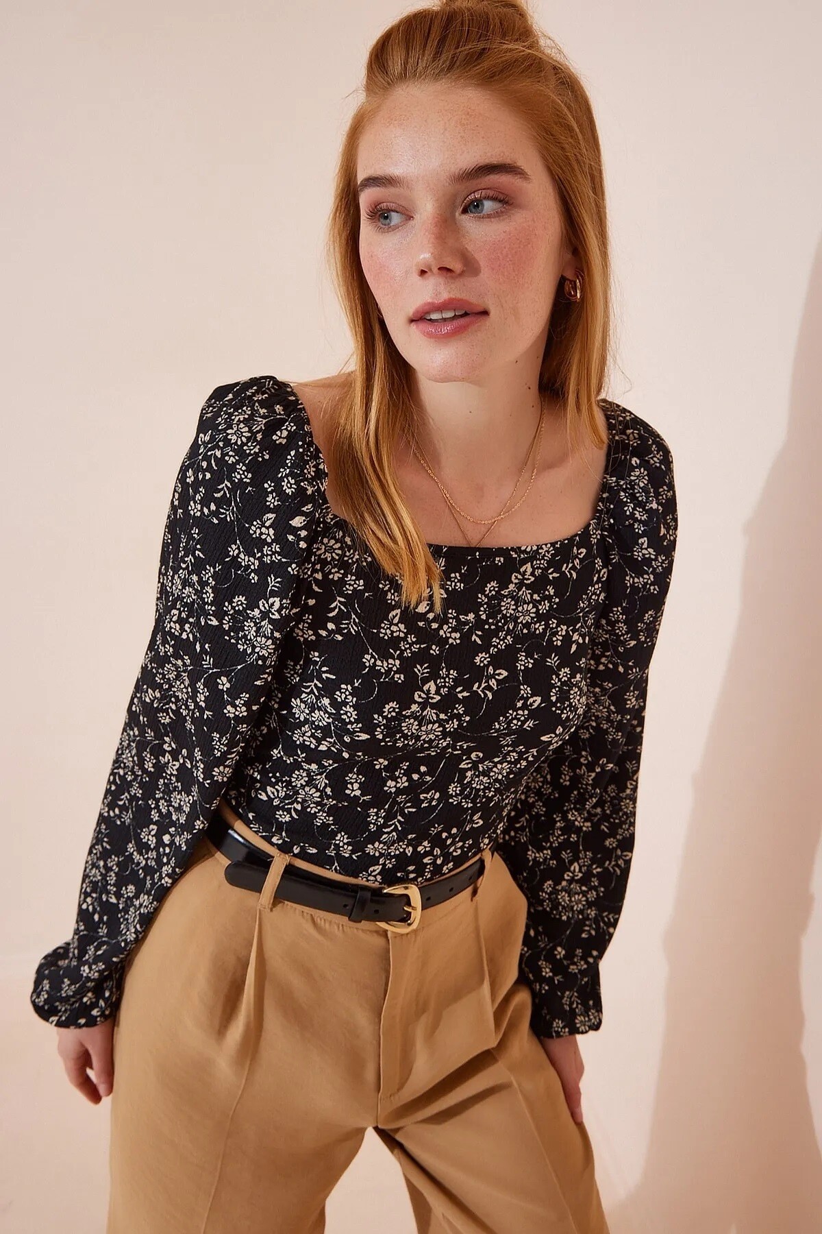 Kadın Çiçek Desenli Siyah Balon Kol Dokulu Kare Yaka Trend Örme Bluz HZL23W-BD104651