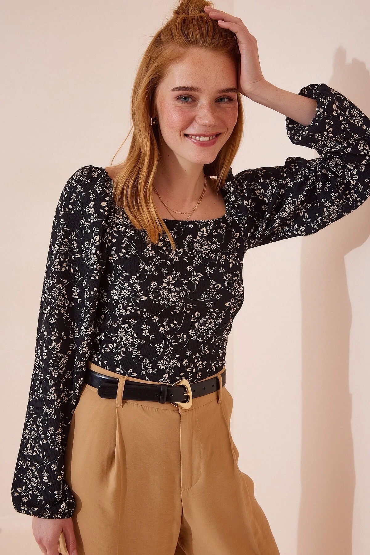 Kadın Çiçek Desenli Siyah Balon Kol Dokulu Kare Yaka Trend Örme Bluz HZL23W-BD104651