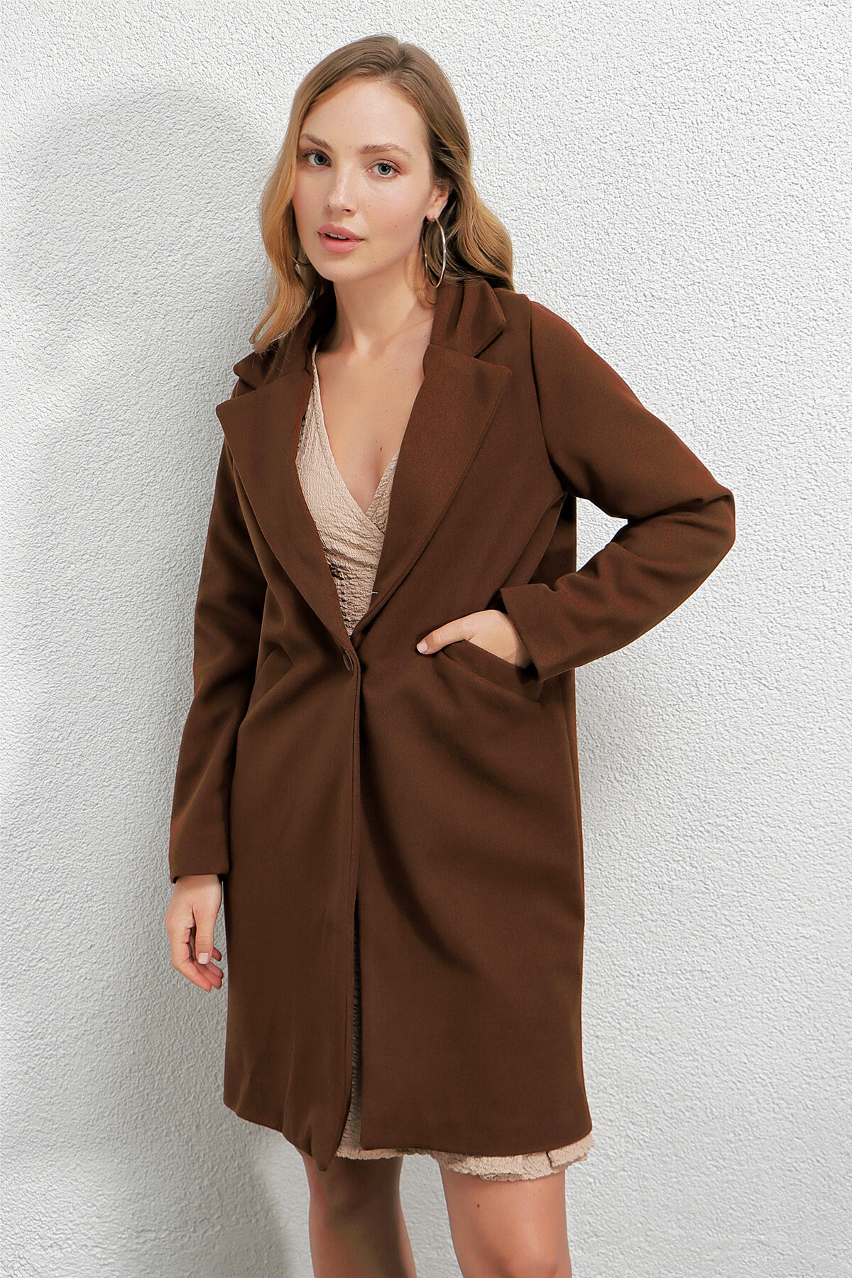 Kadın Çikolata Tek Düğmeli Çift Cepli Astarlı Şık Kaşe Kaban HZL23W-BD190851