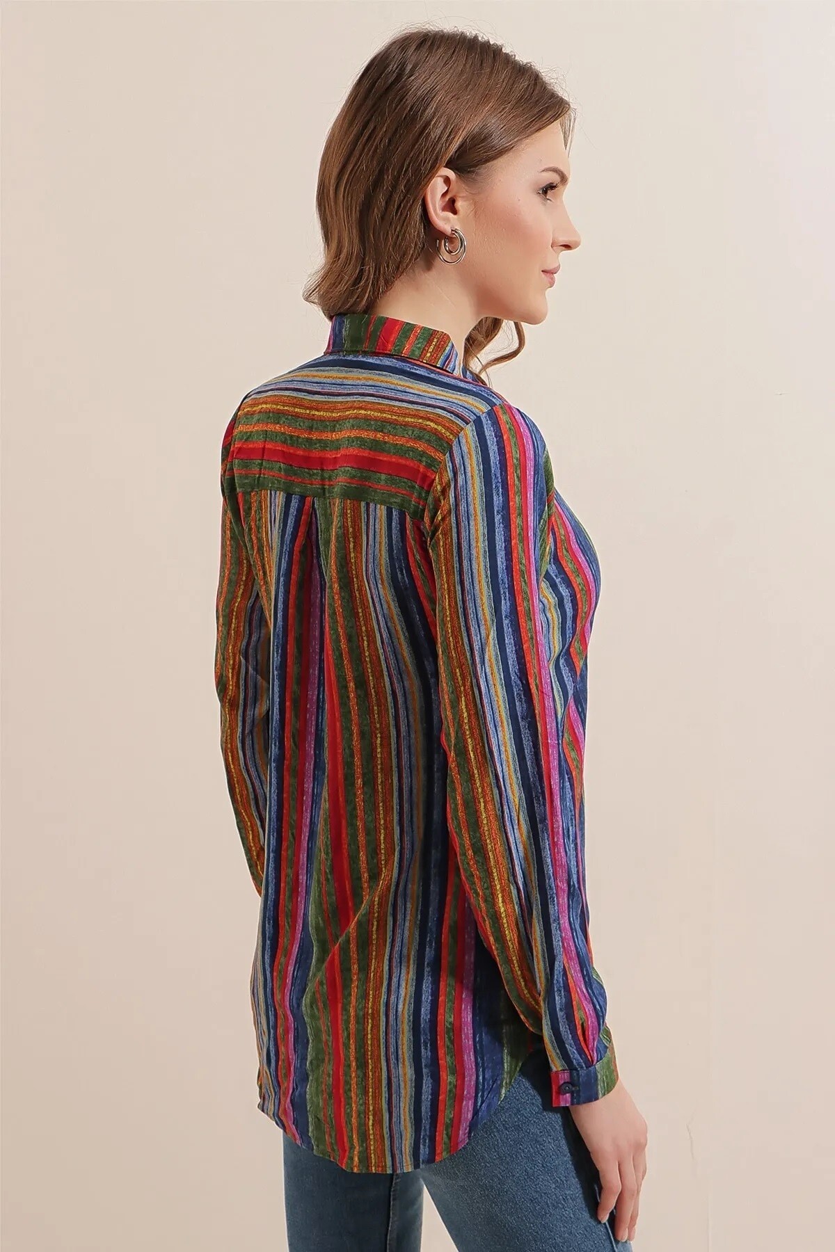 Kadın Çok Renkli Çizgi Desenli Fit Gömlek  HZL23W-BD137851