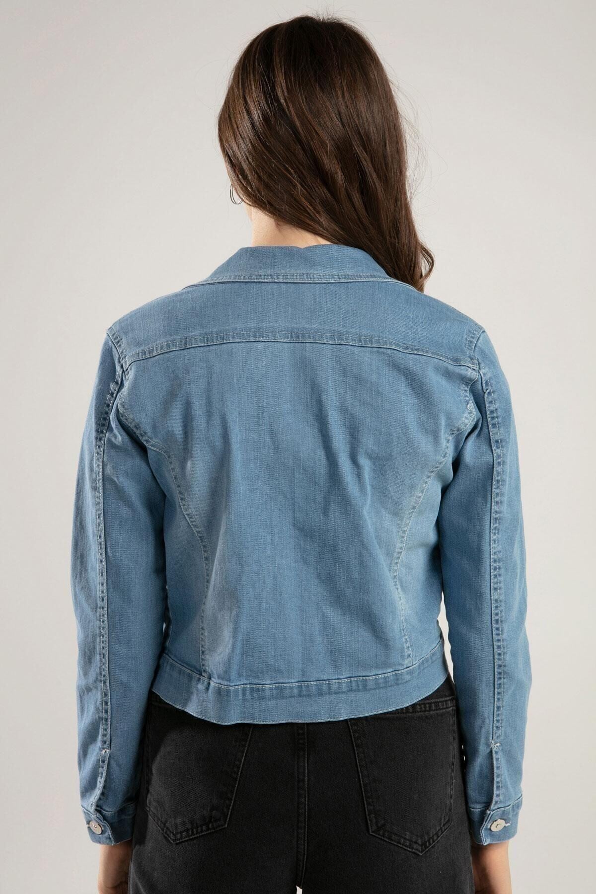 Kadın Denim Crop Cepli Kot Ceket HZL22W-BD106501