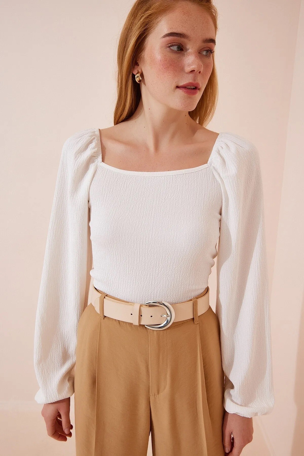 Kadın Ekru Balon Kol Dokulu Kare Yaka Trend Örme Bluz HZL23W-BD104651