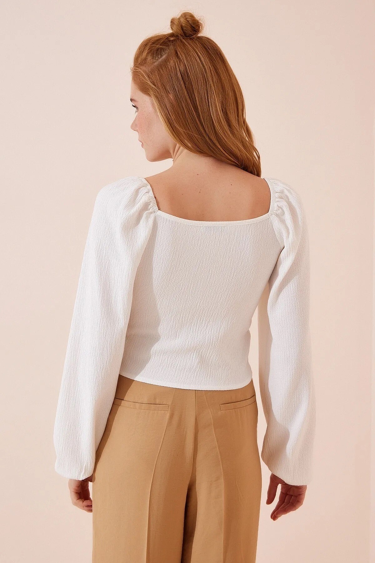 Kadın Ekru Balon Kol Dokulu Kare Yaka Trend Örme Bluz HZL23W-BD104651