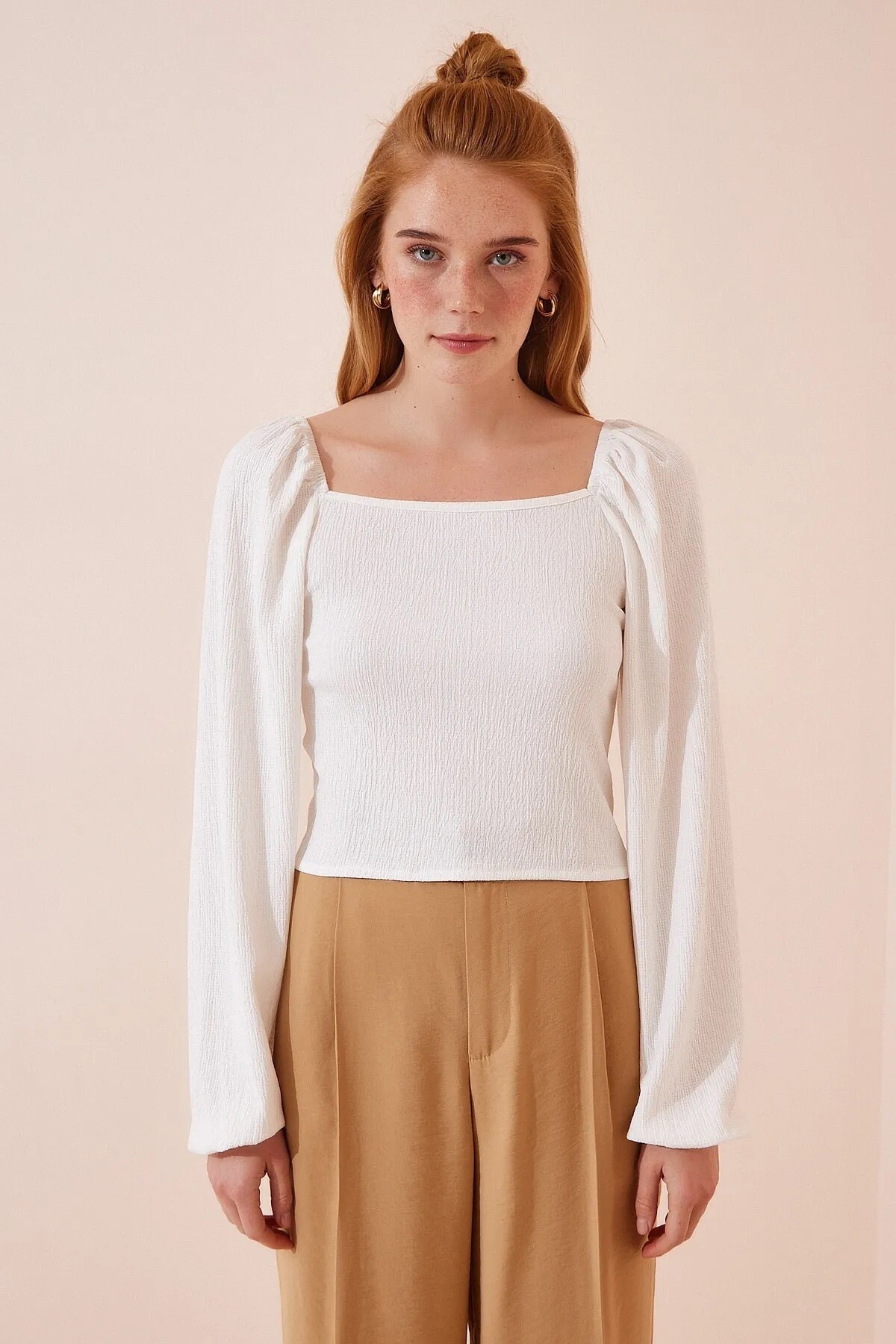 Kadın Ekru Balon Kol Dokulu Kare Yaka Trend Örme Bluz HZL23W-BD104651