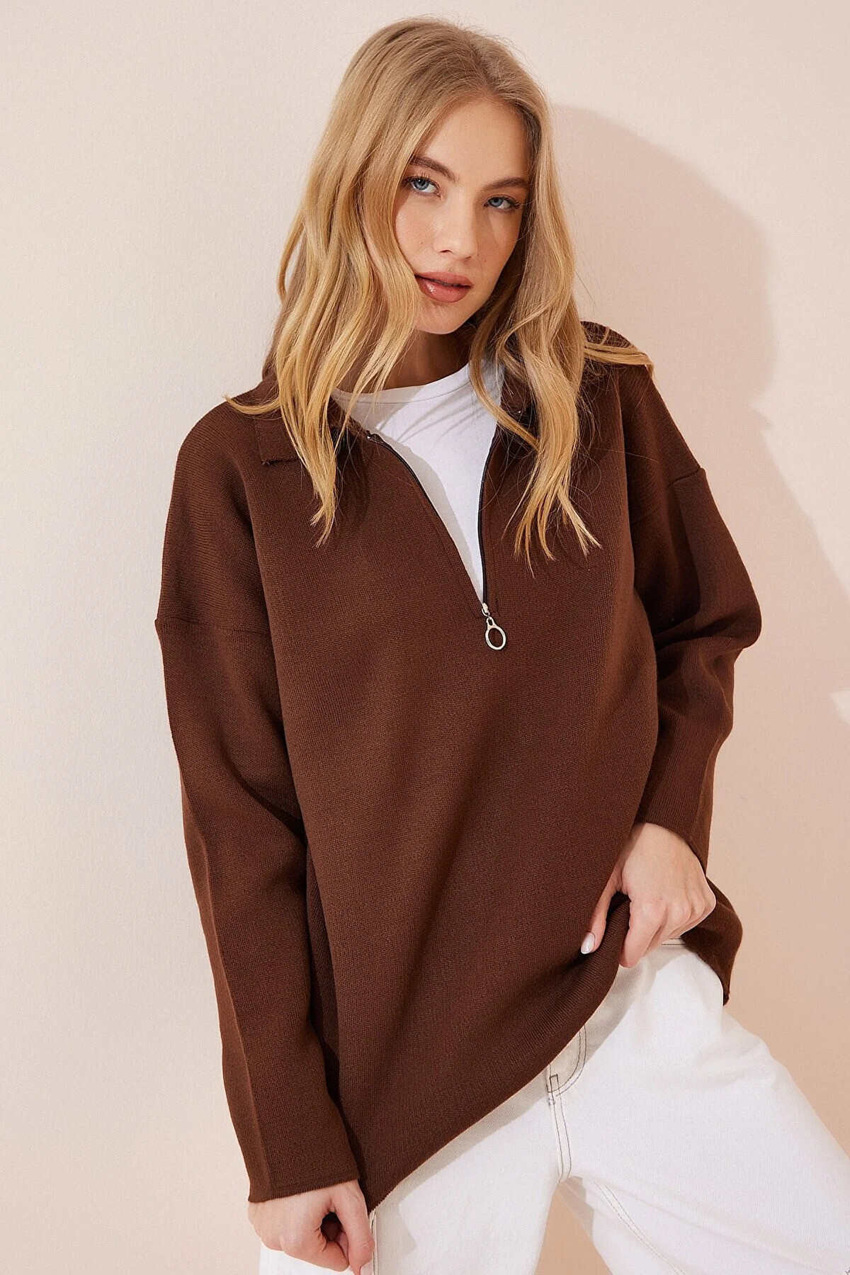 Kadın Kahverengi  Polo Yaka Fermuarlı Oversize Triko Kazak  HZL23W-BD1101441