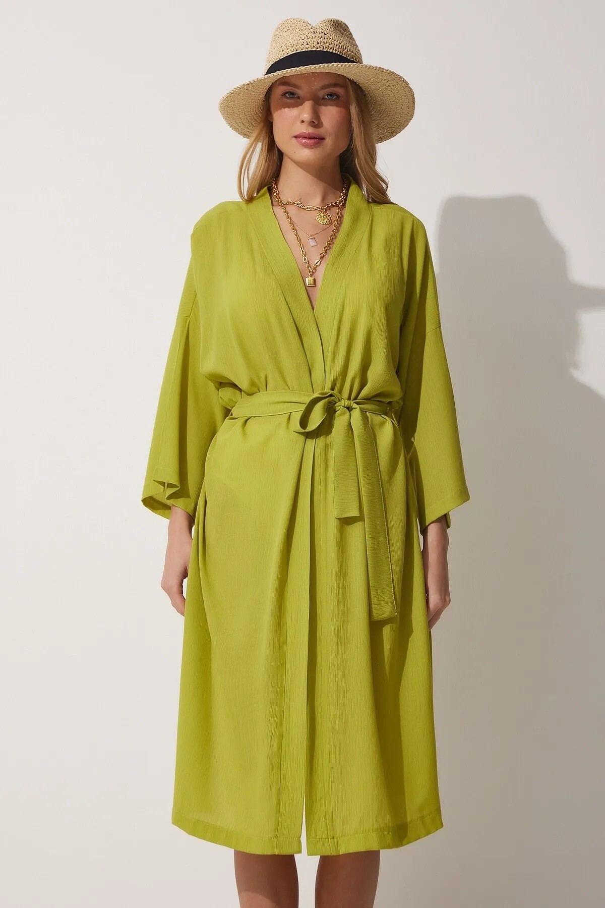 Kadın Fıstık Yeşili Kuşaklı Yırtmaçlı Uzun Kimono HZL22S-BD158351