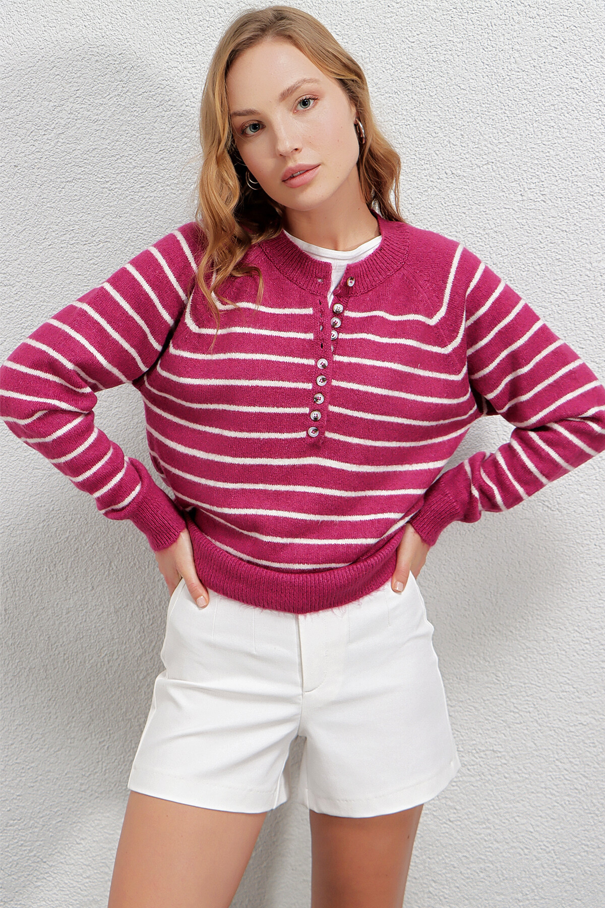 Kadın Fuşya  Hafif Balon Kol Çizgili Düğmeli Yaka Triko Kazak HZL23W-BD1101491