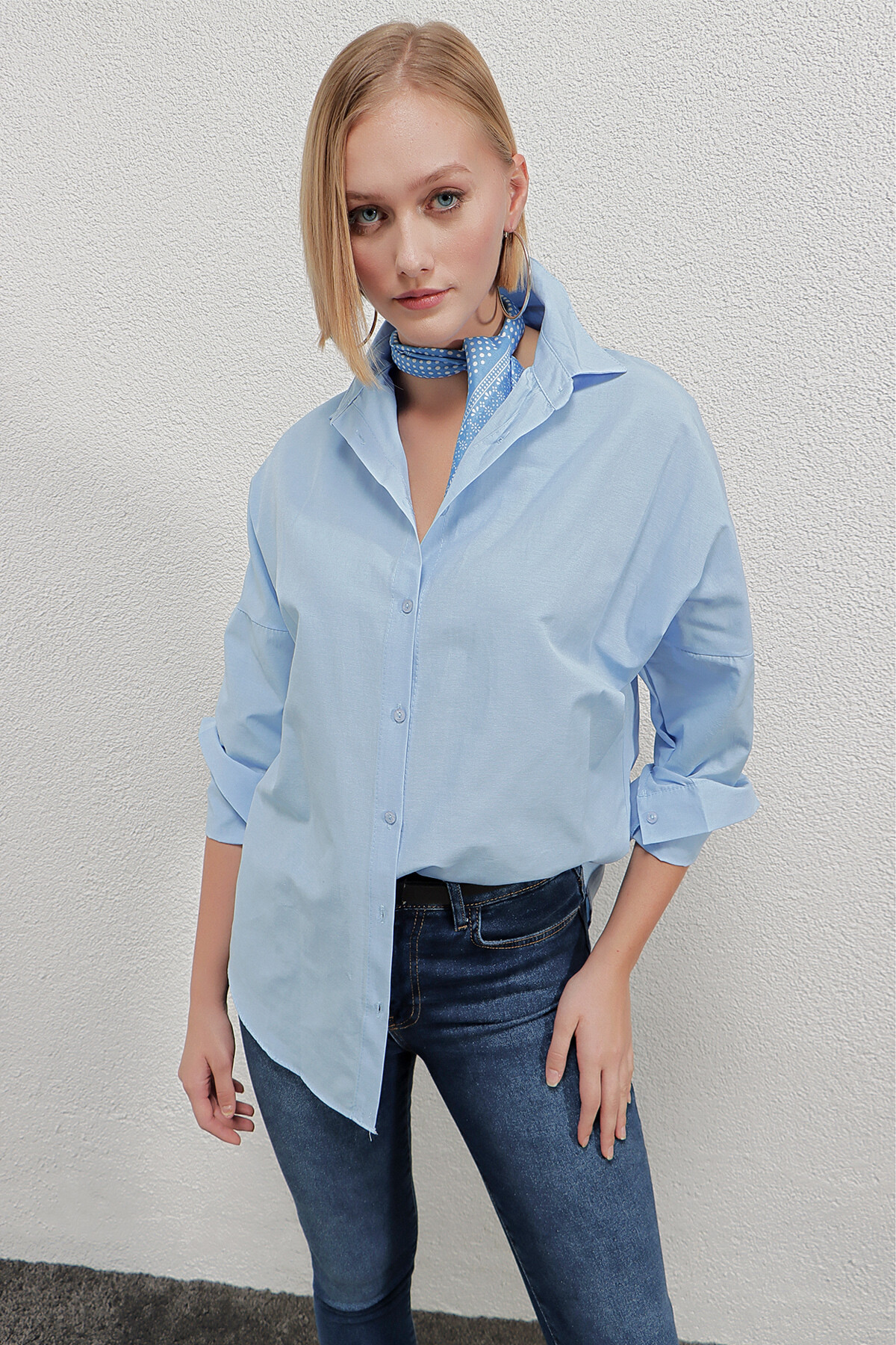 Kadın Gök Mavi Oversize Uzun Basic Gömlek HZL22W-BD139001